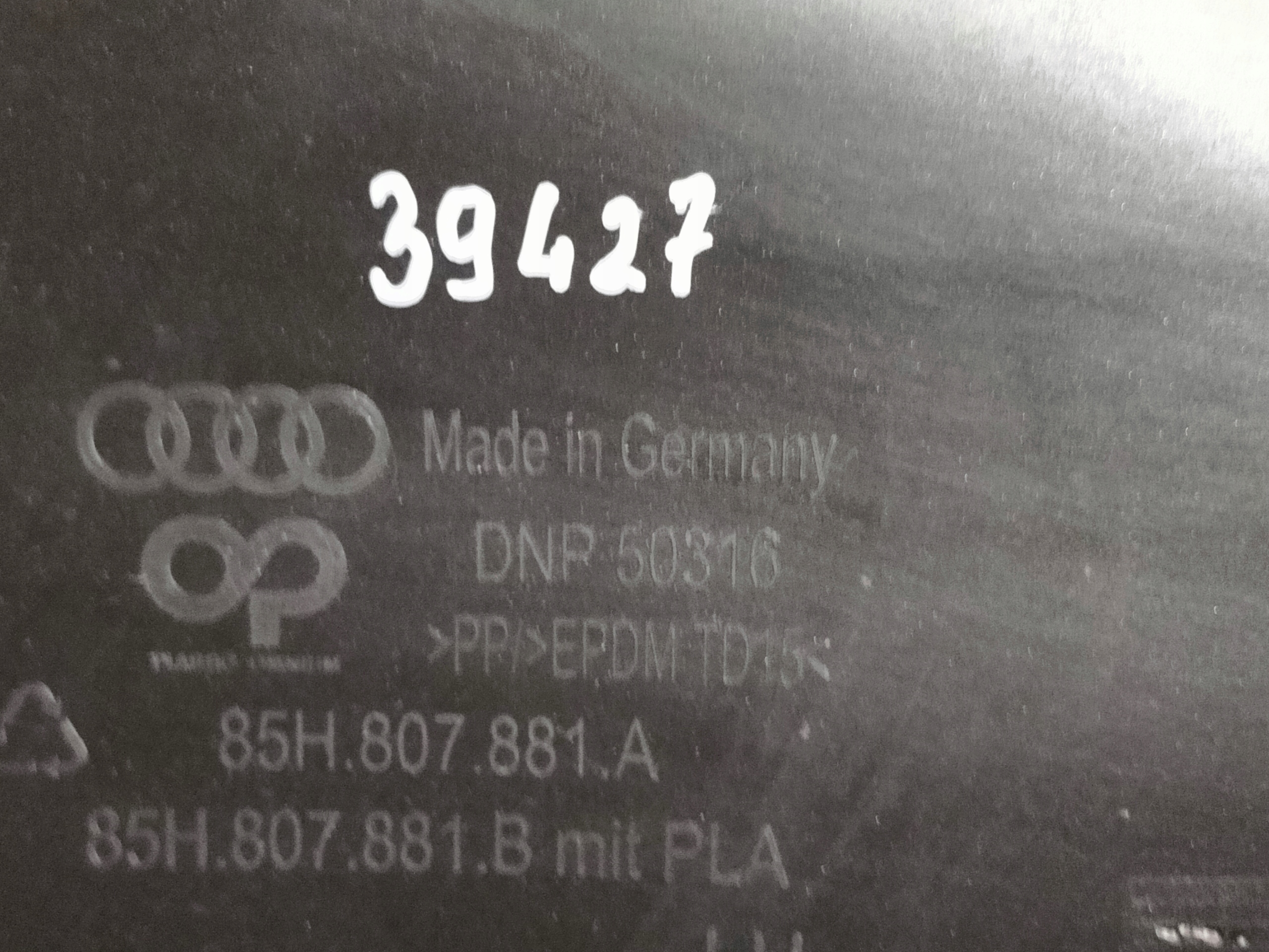 Ecke der Stoßstange heck links AUDI Q6 85H E-TRON 24- RS