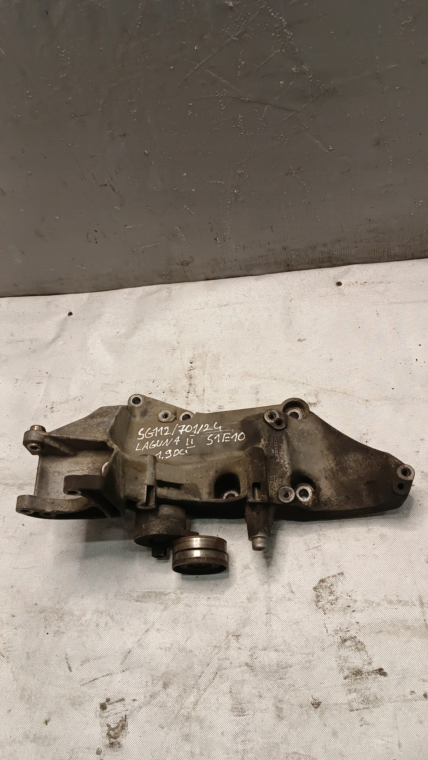 Stütze Halter ALTERNATORA RENAULT LAGUNA II 1.9DCI