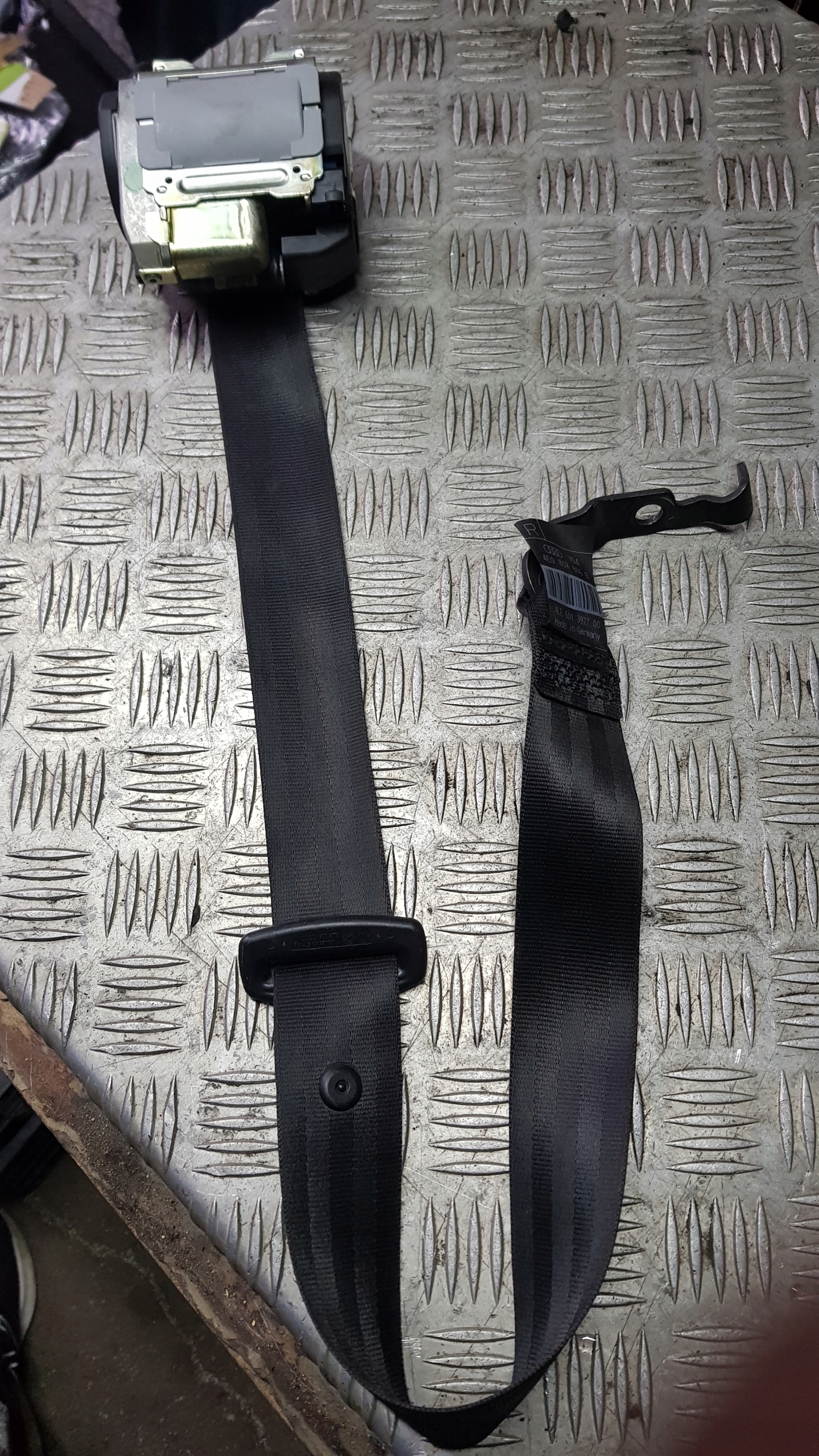 AUDI A8 D3 Gurten Sicherheits rechts heck 4e0857806b