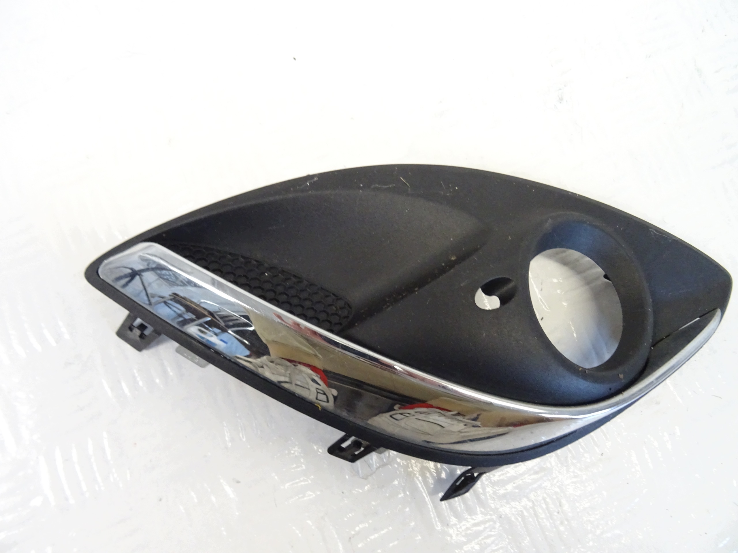 grid of a bumper front right OPEL CORSA D LIFT 13286026