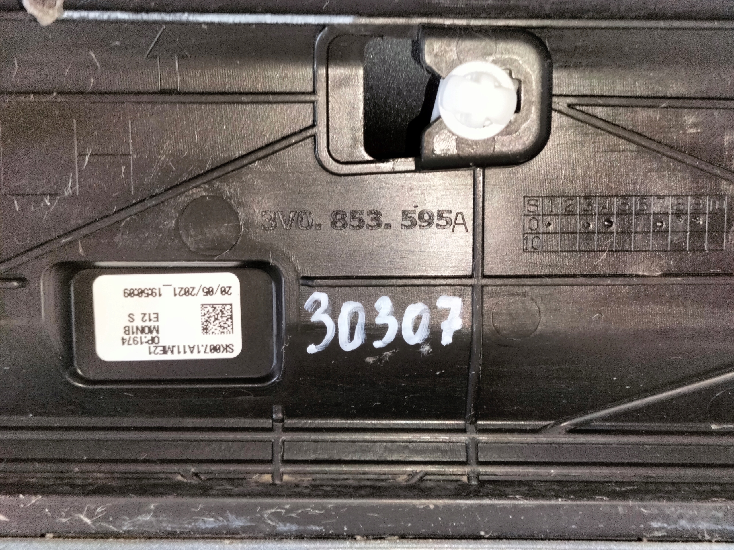 moulding door rear part left SKODA SUPERB III 15