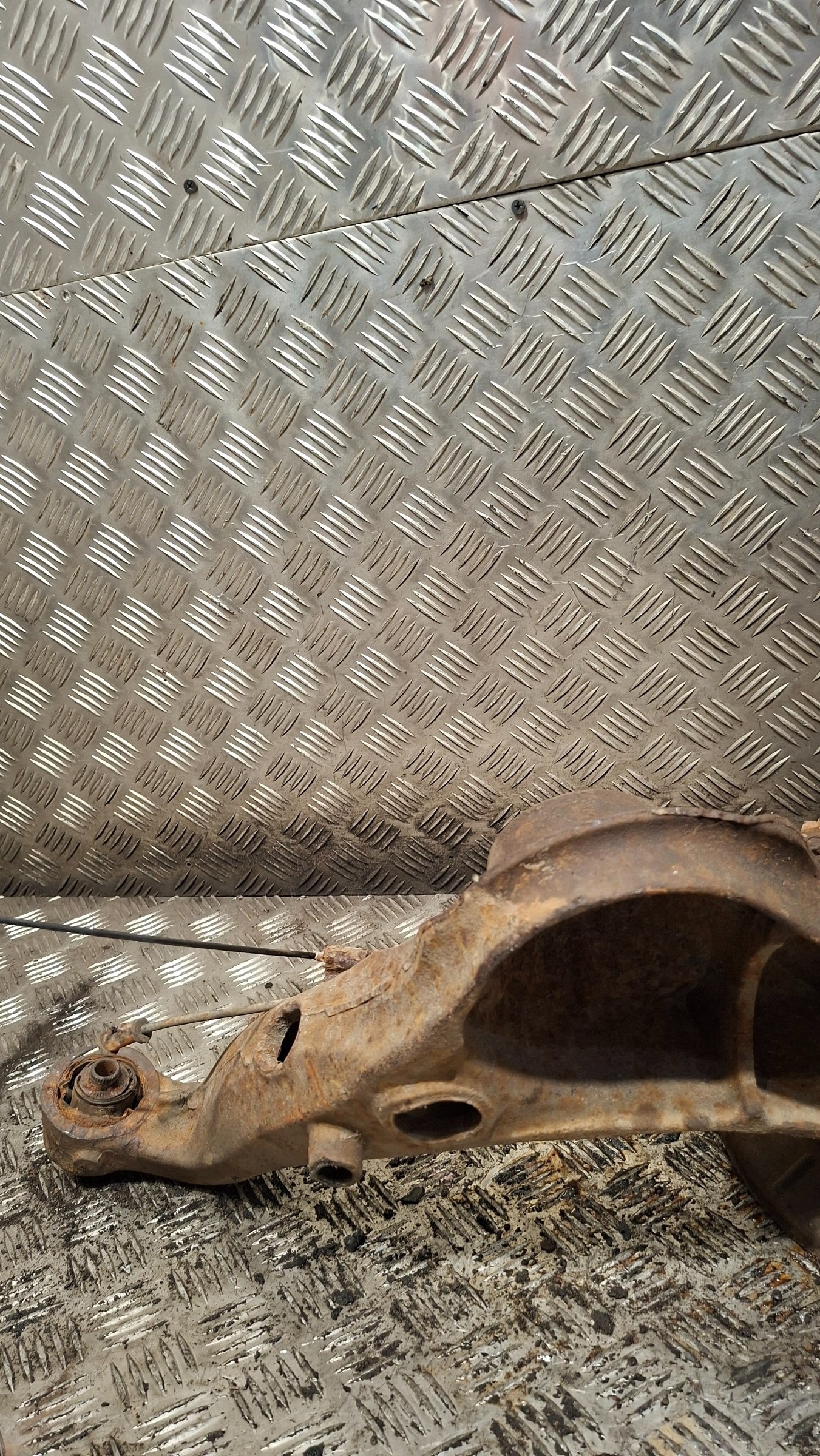 arm swing right rear part MAZDA TRIBUTE 2.3
