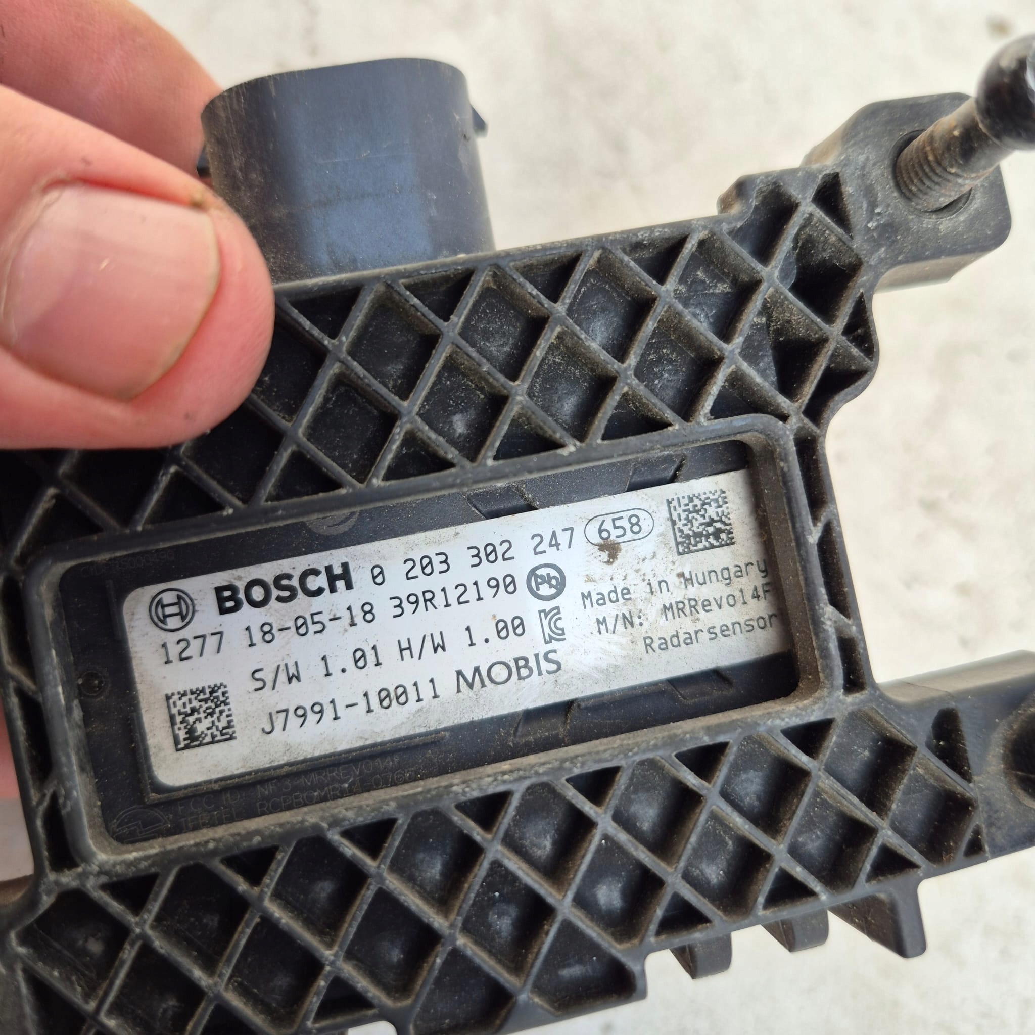 KIA CEED III 3 18- RADAR SENSOR DISTRONIC Support plaque RADARU J7991-10011