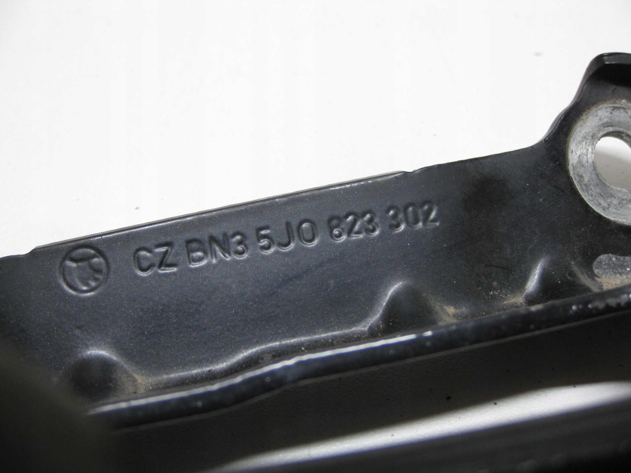 SKODA FABIA II 14R LIFT KOMBI hinge bonnets front left 5J0823302