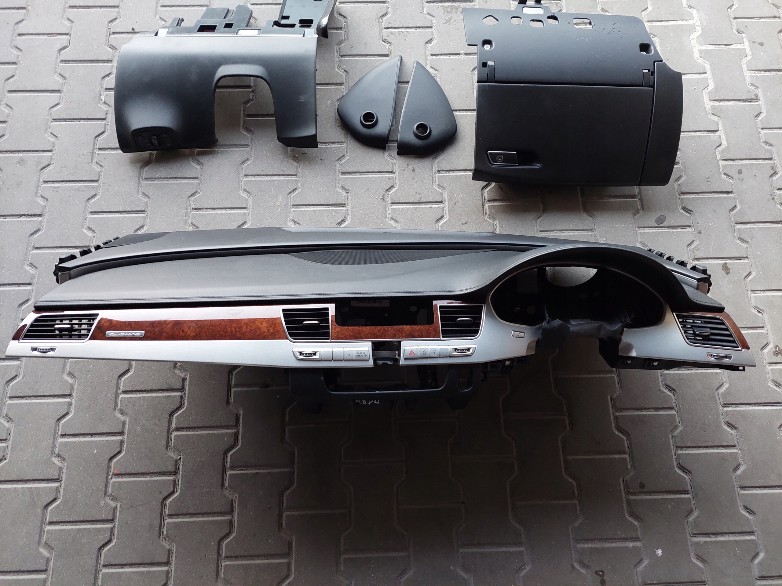 dashboard console DASHBOARD ANGLIK UK AUDI A8 D4