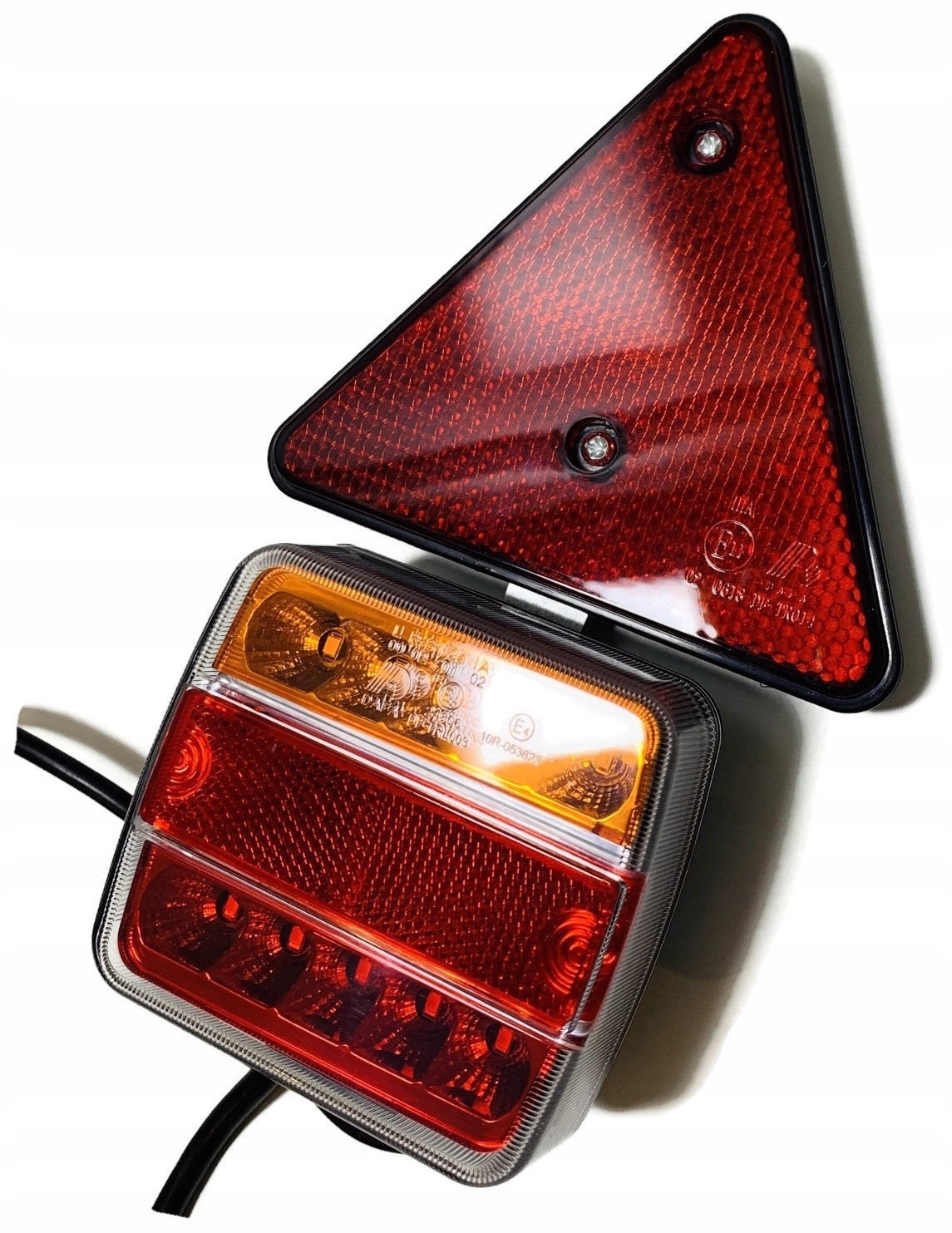 LAMPY LED ZESPOLONE TYŁ MAGNES TRÓJKĄT KABEL WTYK Wersja Europejska