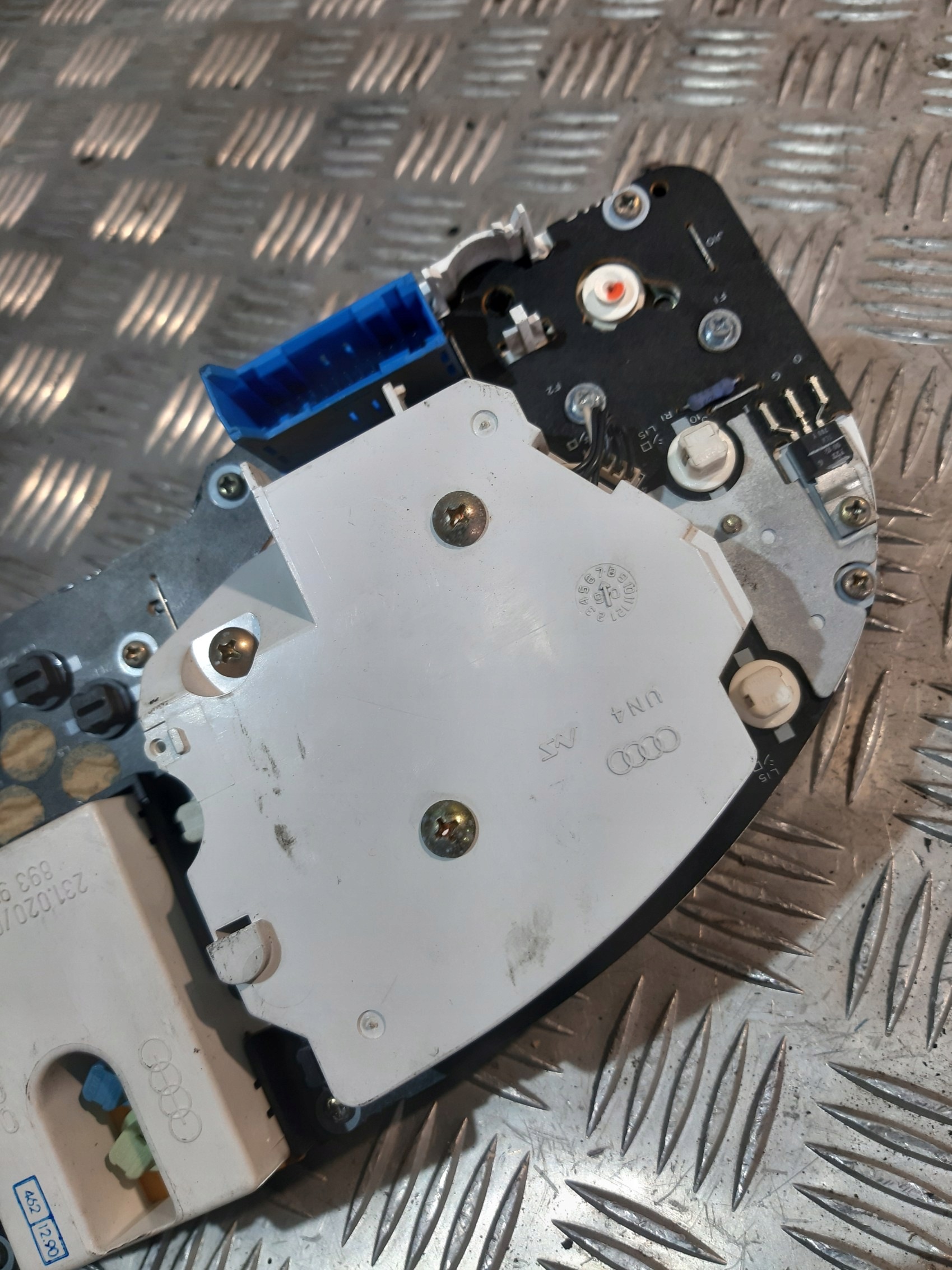 dials dials AUDI 80 B4 1.8B 893919033DF