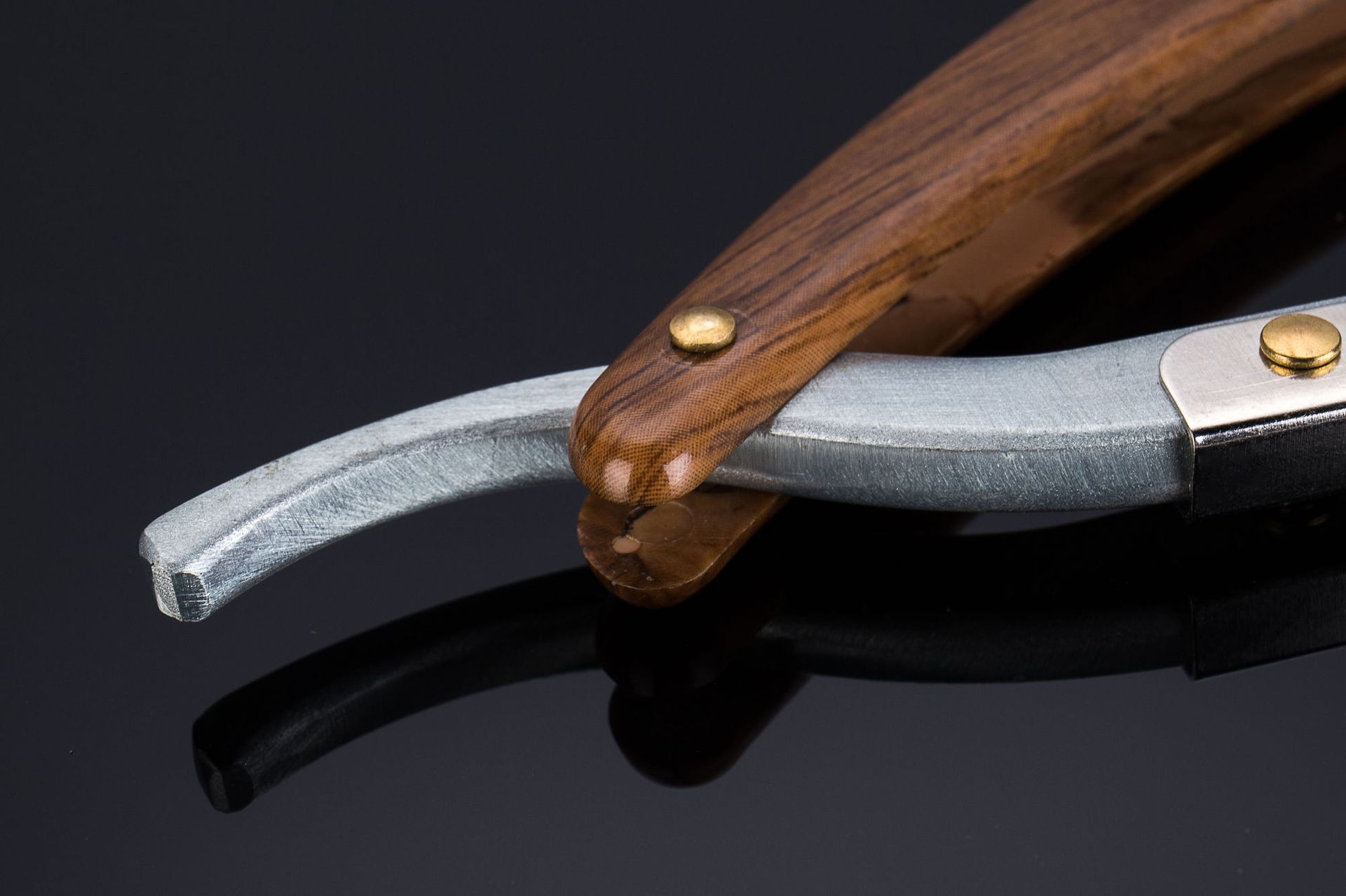 BRZYTWA DO GOLENIA FRYZJERSKA DREWNIANA RĄCZKA Kod producenta 75018411666450