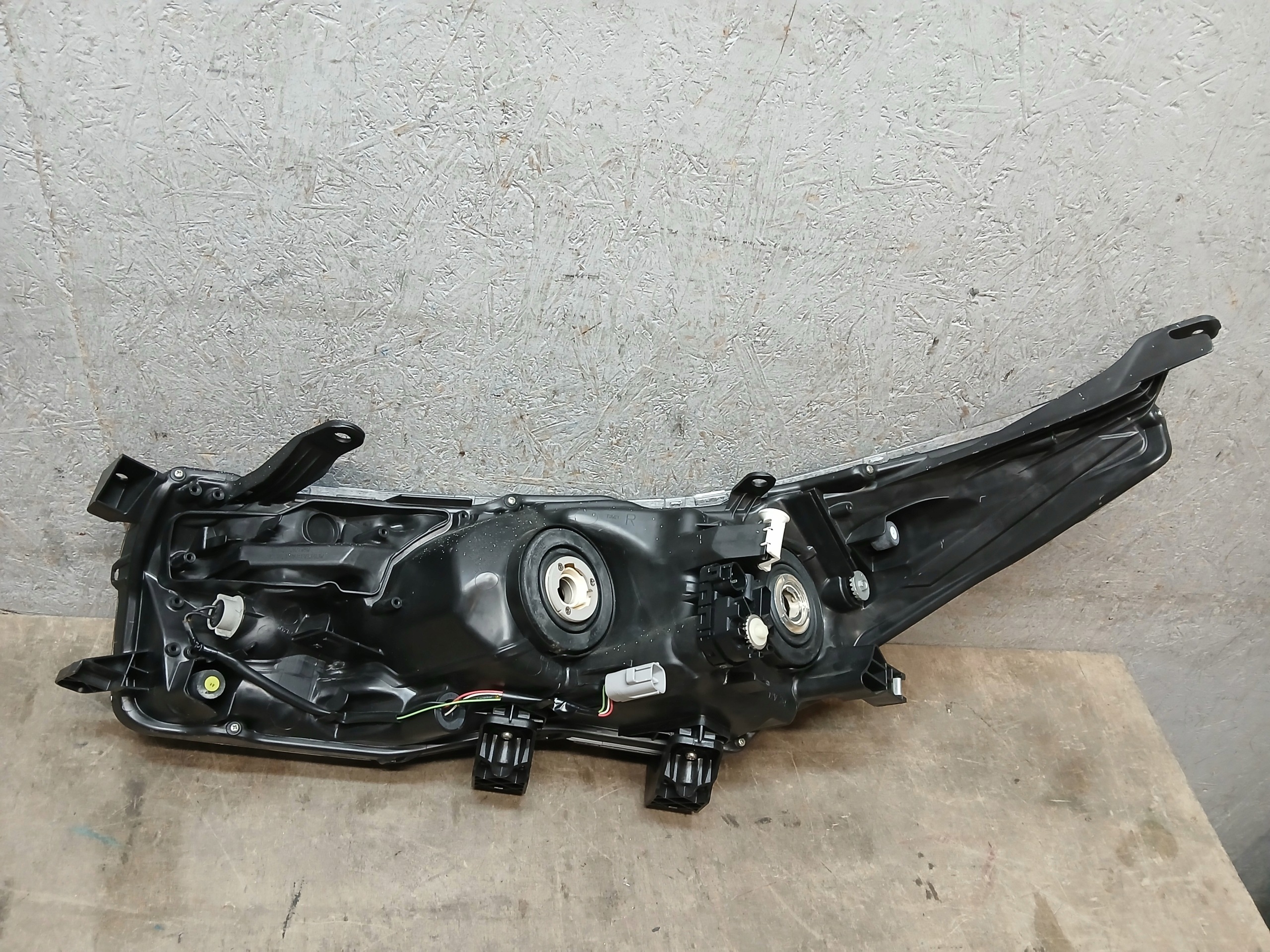 light front right TOYOTA COROLLA E16 12- 81110-02E70-00