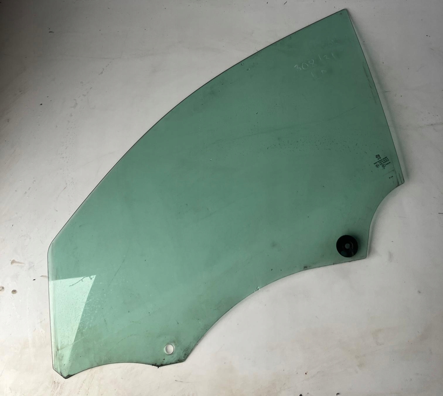 window door left front PEUGEOT 308 T9 15R
