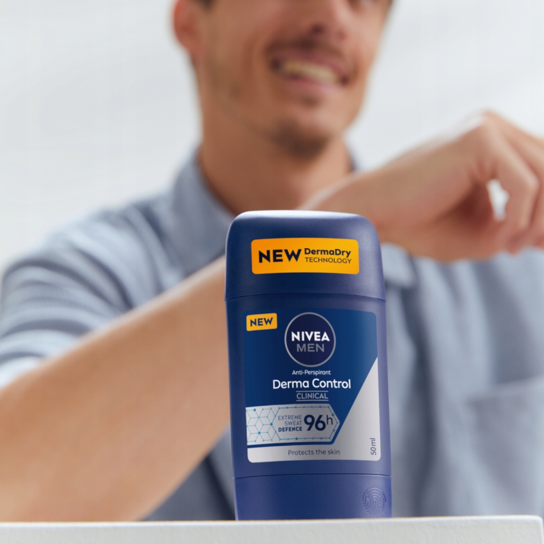 NIVEA DRY CONTROL Antiperspirant v tyčinke pánsky ošetrujúci 96h 50ml Značka Nivea Men