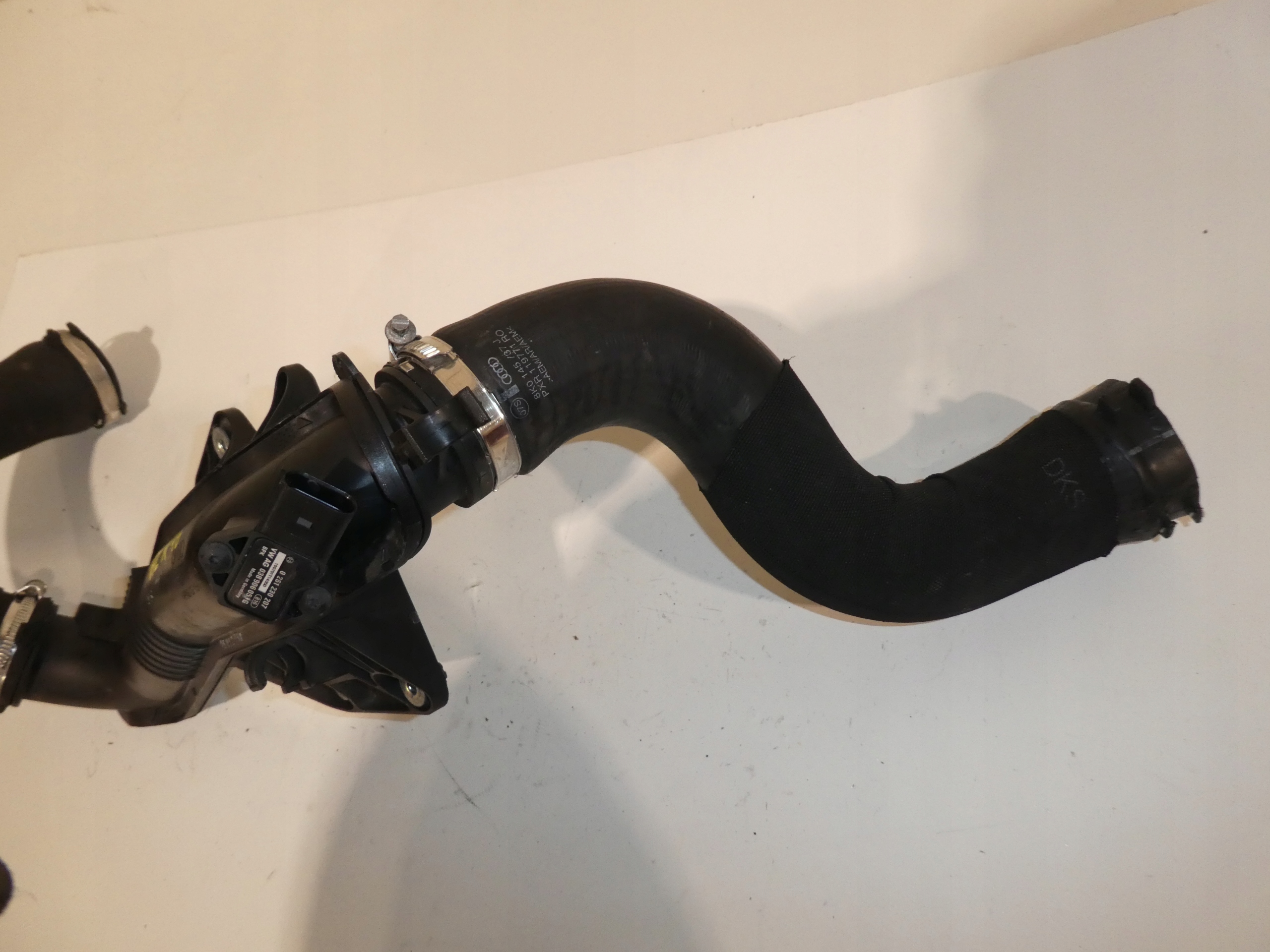 AUDI A4 A5 Schlauch luft 8K0145737J