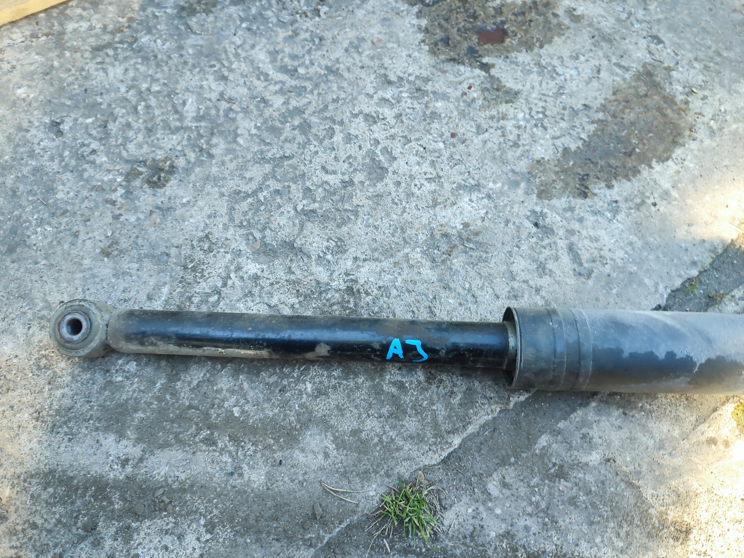 Stoßdämpfer heck opel astra j 13251764