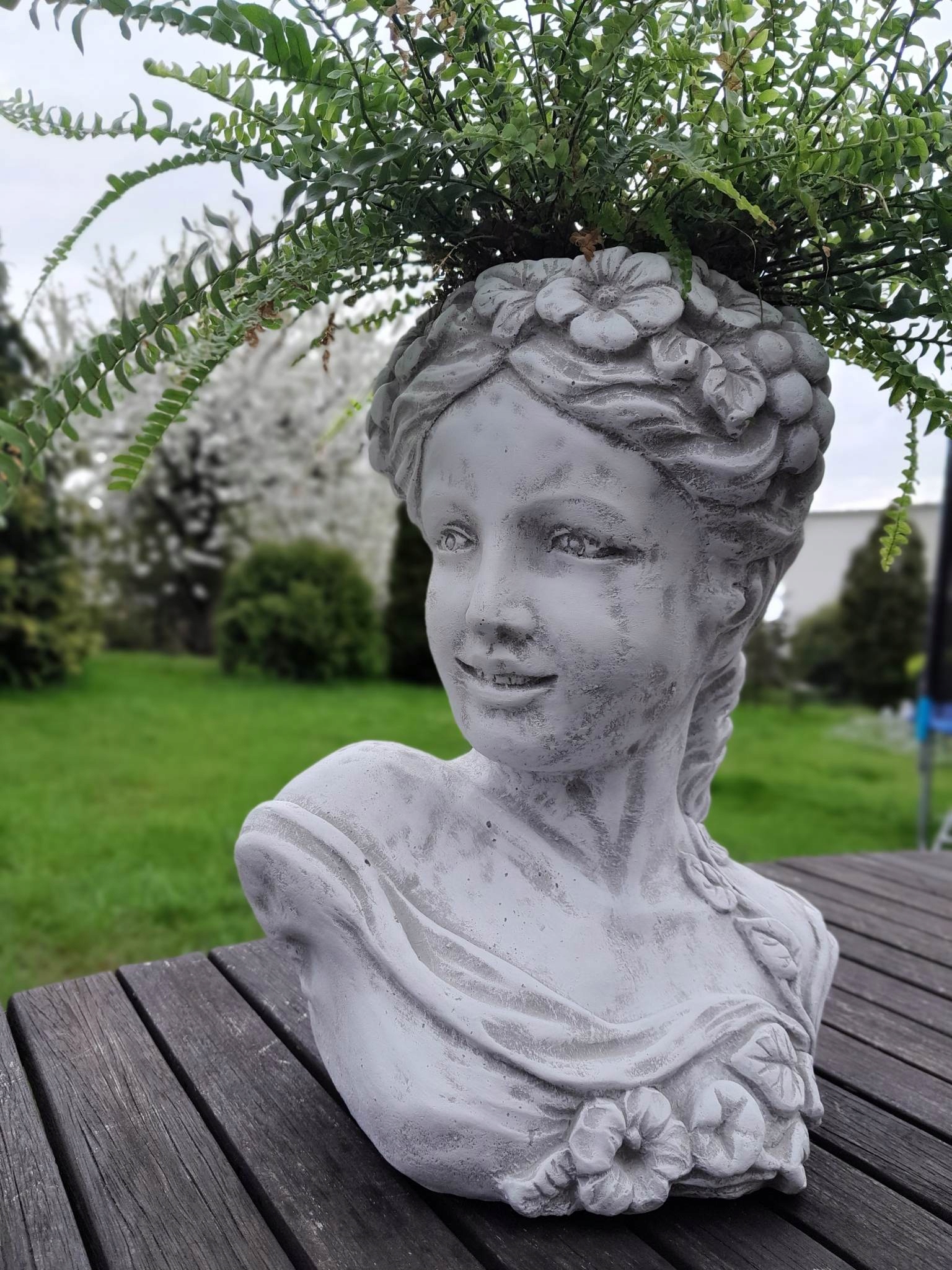 Doniczka osłonka betonowa Kobieta Głowa Popiersie