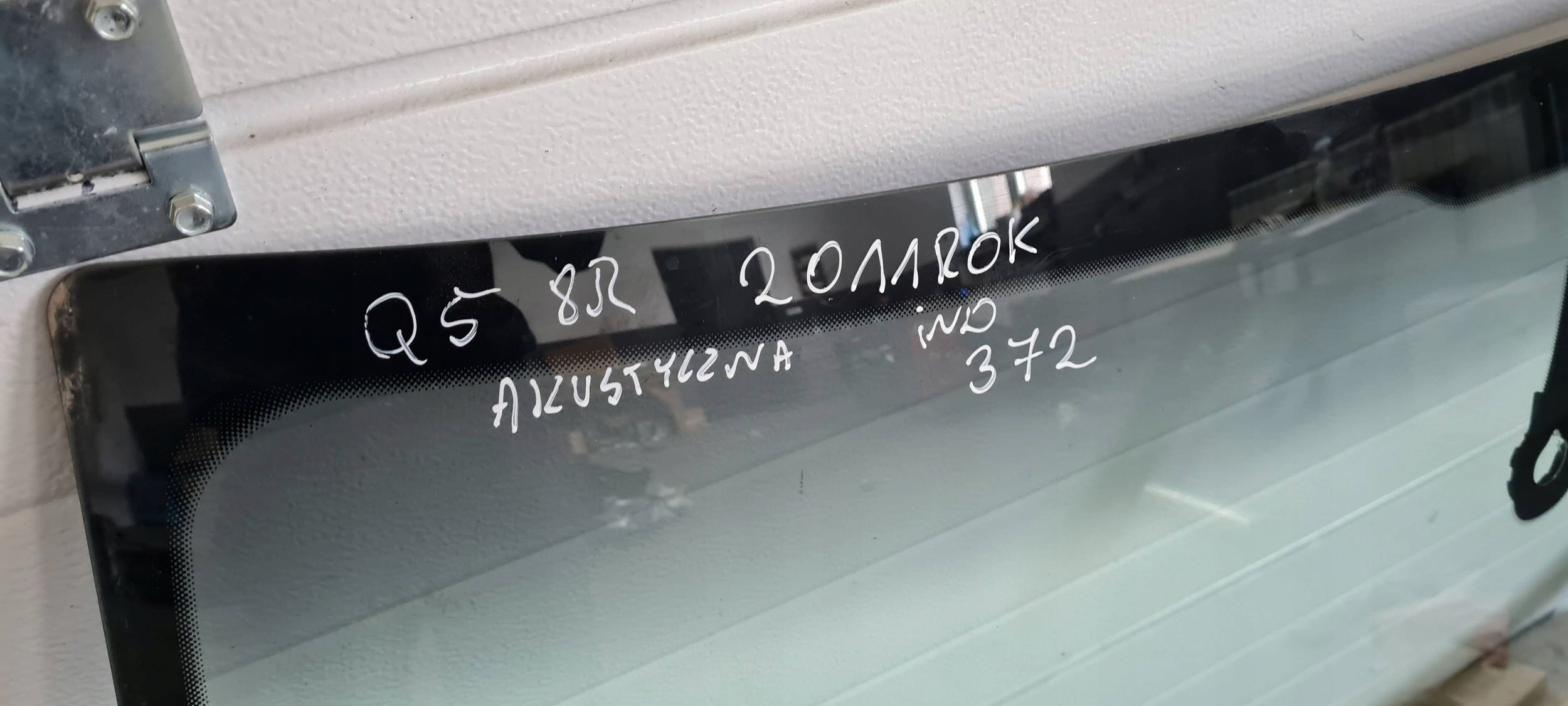 Q5 8R window iron front front ORG 11R 8R0845099L