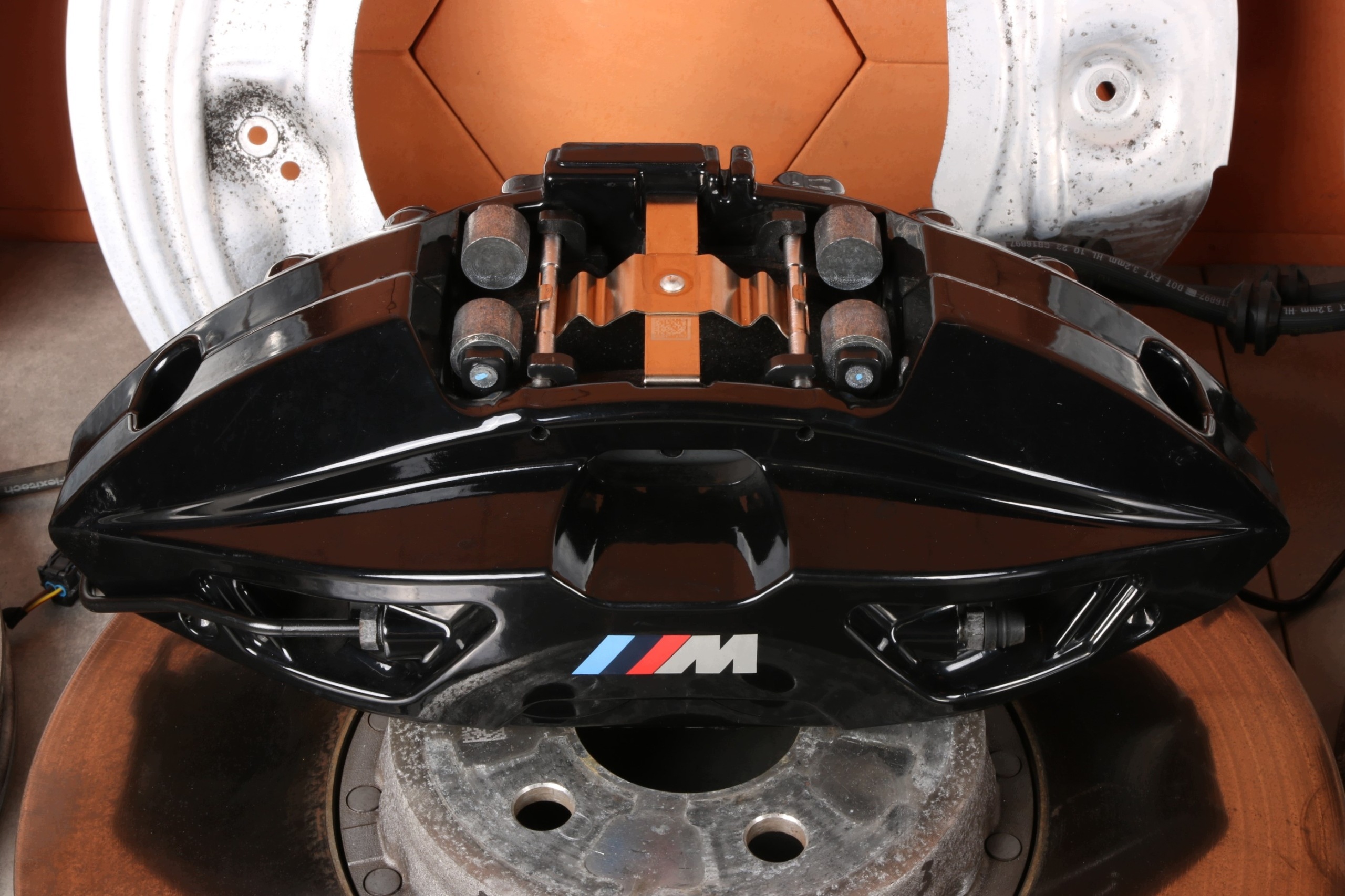 BMW 7' G70 m-packet UKLAD brzdový třmeny kotuče plotýnky 398X28 395x36