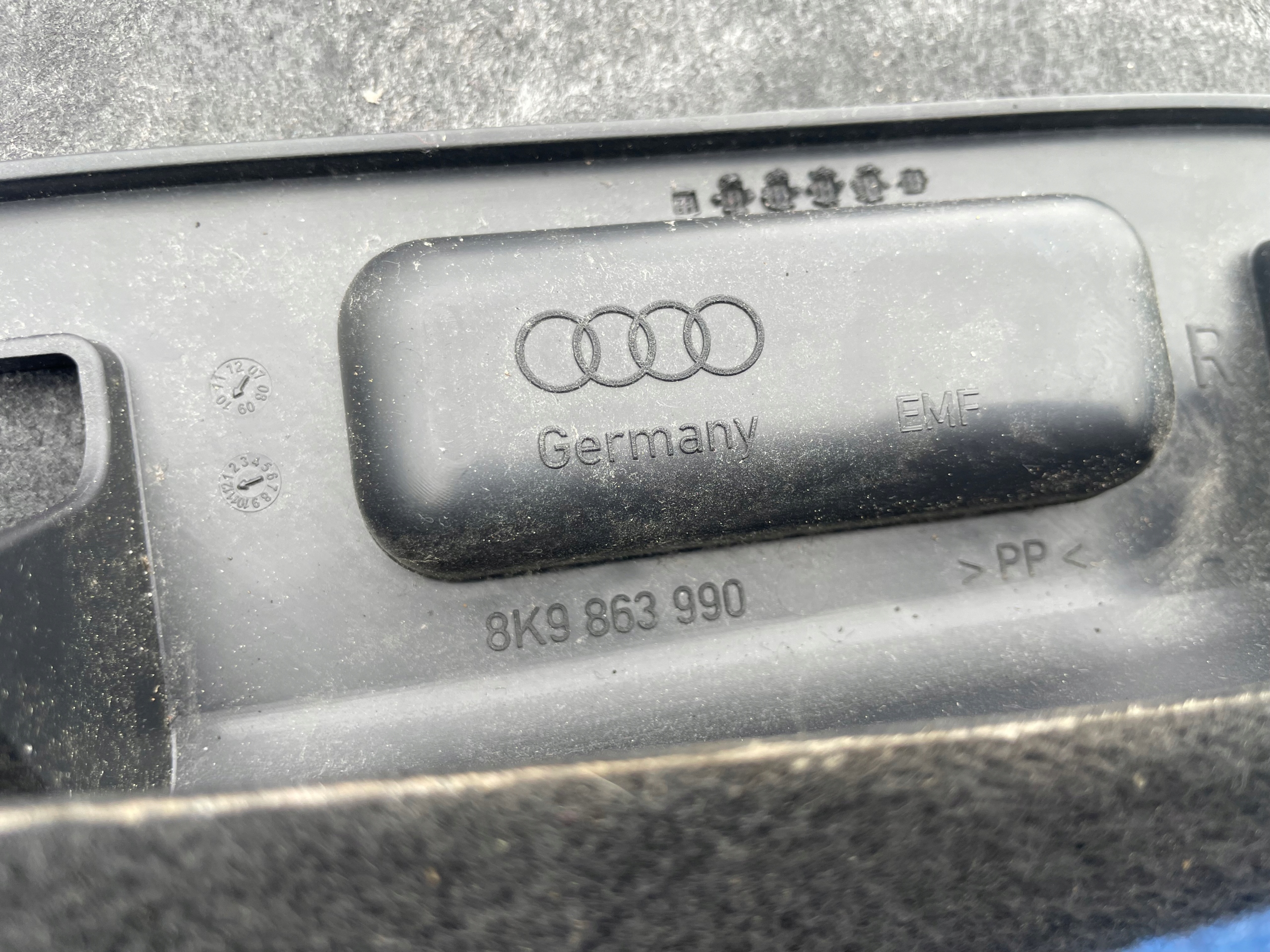левая правая обивка багажника Audi A4 B8 универсал 8K9863989 8K9863880