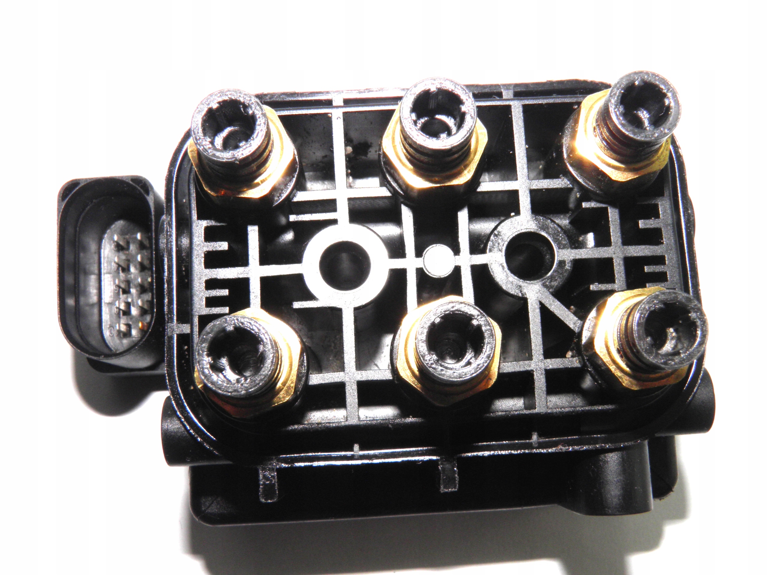 7L0698014 7L0616251 AUDI Q7 ROZDZIELACZ PNEUMATYKI Parts manufacturer Continental