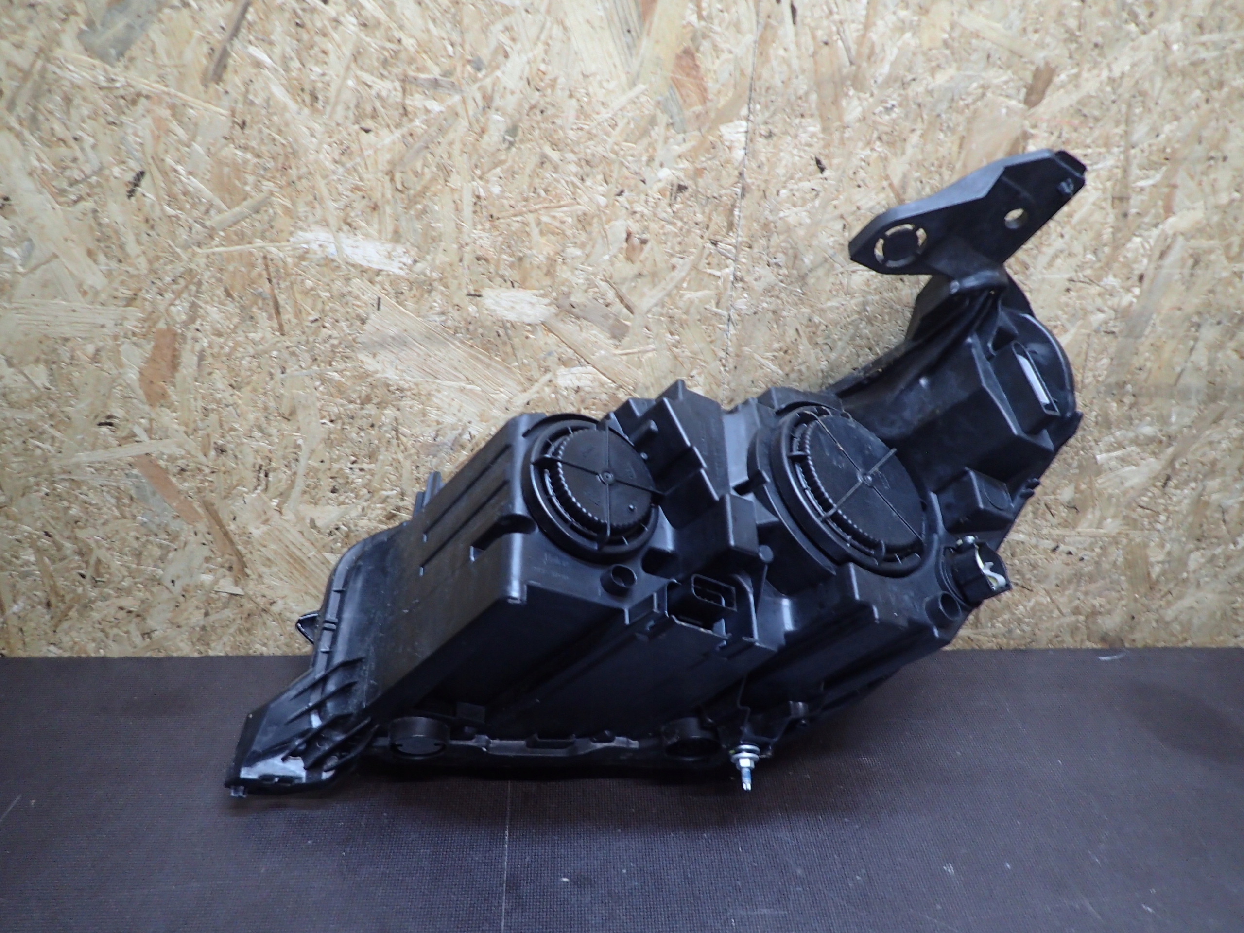 LIGHT FRONT RIGHT OPEL CORSA F 39162649
