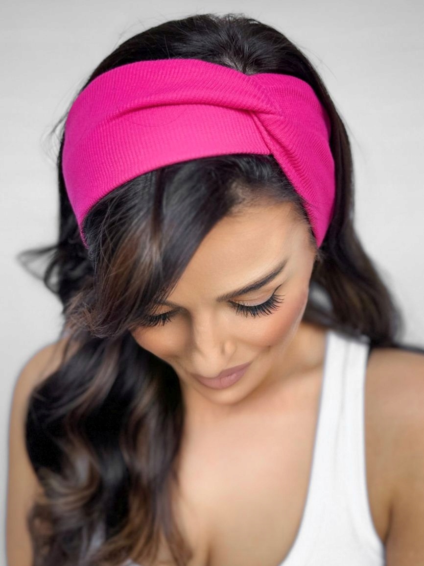 OPASKA DAMSKA NA GŁOWĘ USZY CIENKA LEKKA WYGODNA PRZEPLATANA PRĄŻEK KOLOR Wzór dominujący paski