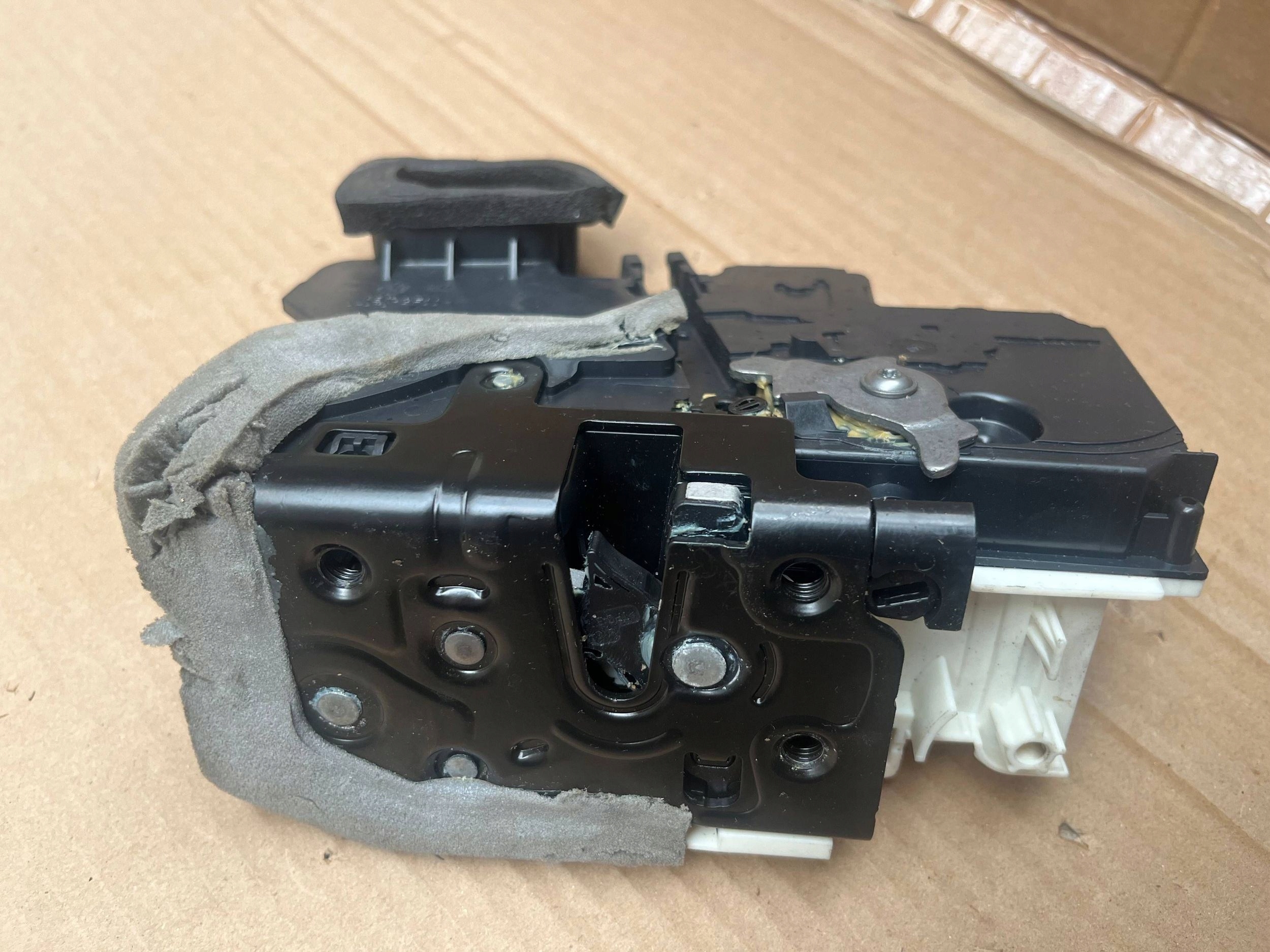 AUDI A7 4K8 lock door left rear part 4K0839015P original !