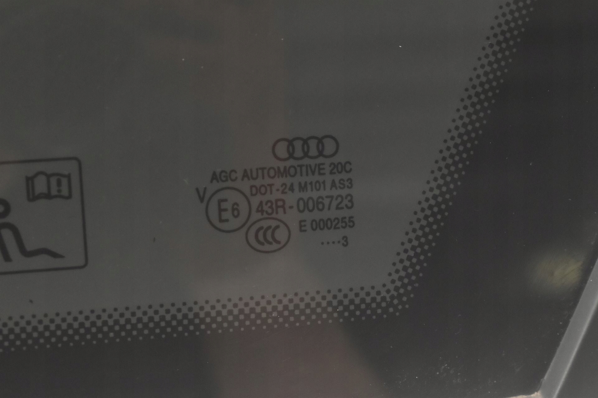 SZYBA KAROSERYJNA TRÓJKĄT PRAWY TYŁ 8U0845300C AUDI Q3 RSQ3 2013 Numer katalogowy części 8U0845300C