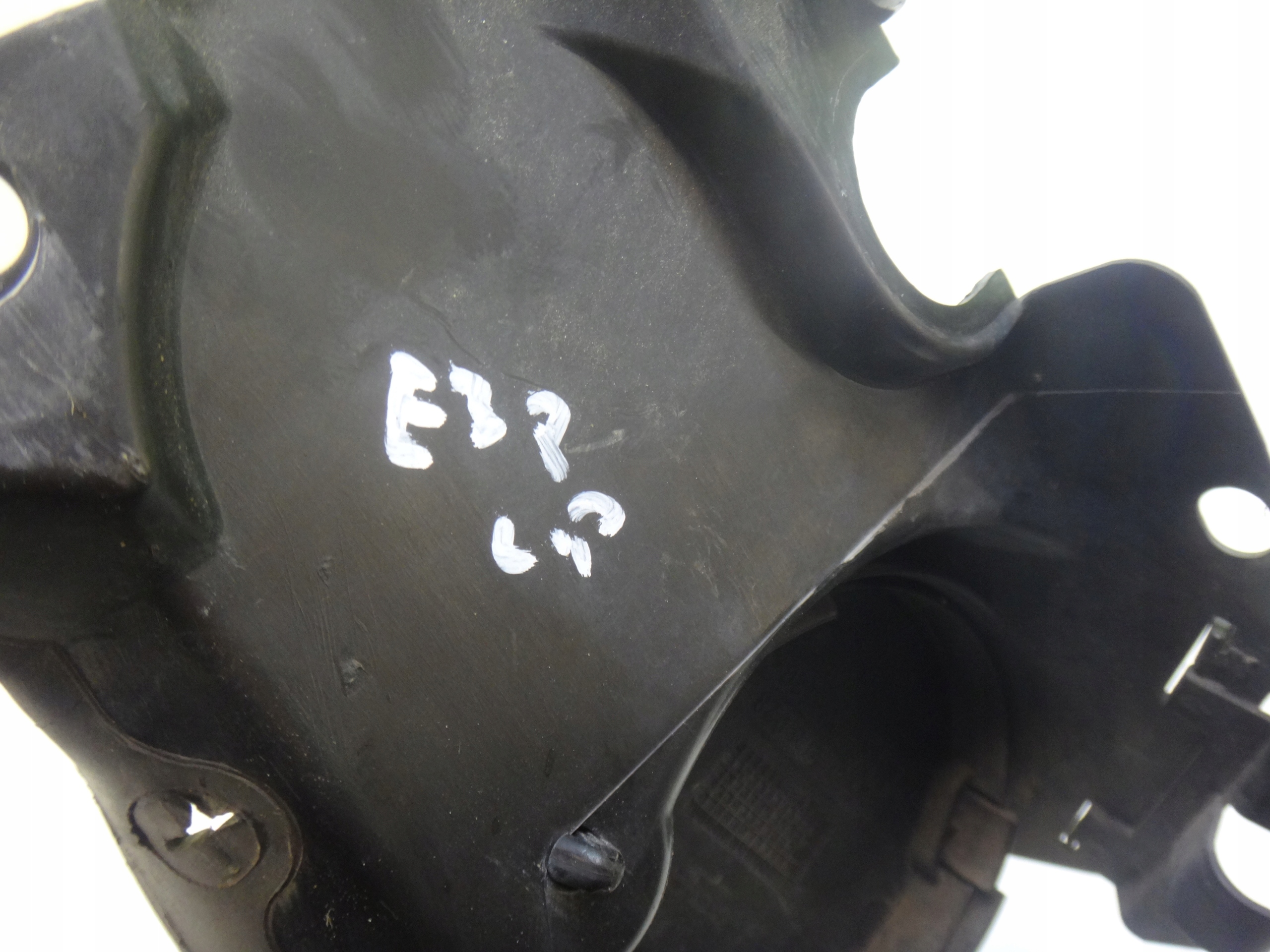 OSŁONA PODŁUŻNICY PRAWA BMW 7 E38 8209028 Typ samochodu Samochody osobowe