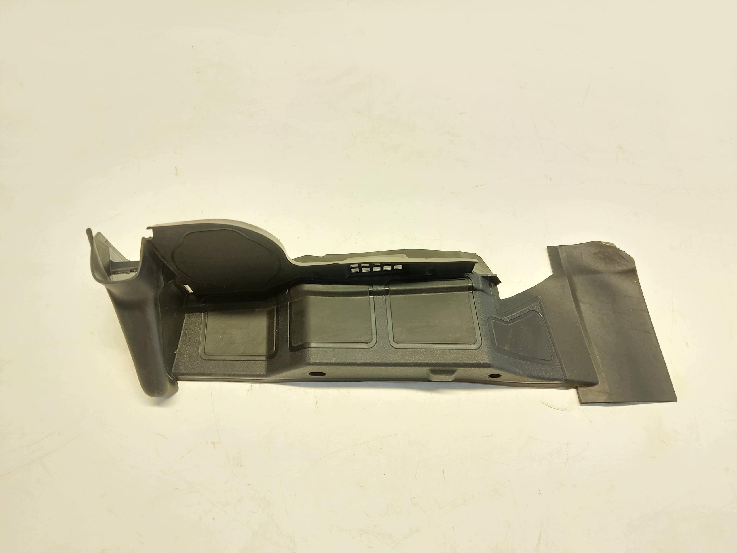 AUDI A5 8B3 AVANT kryt blatníku předek levá horn 8B3821169