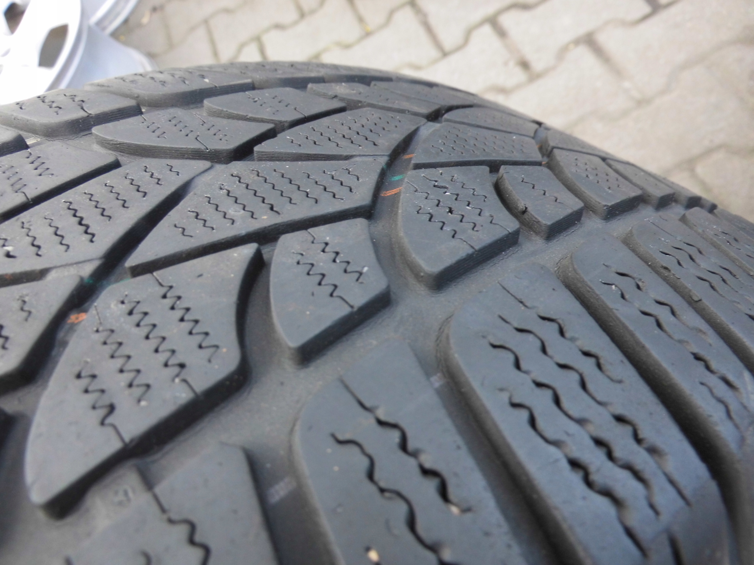 OPONY DUNLOP SP WINTER SPORT 3D 225/55 17'' 97H Indeks prędkości H do 210 km/h