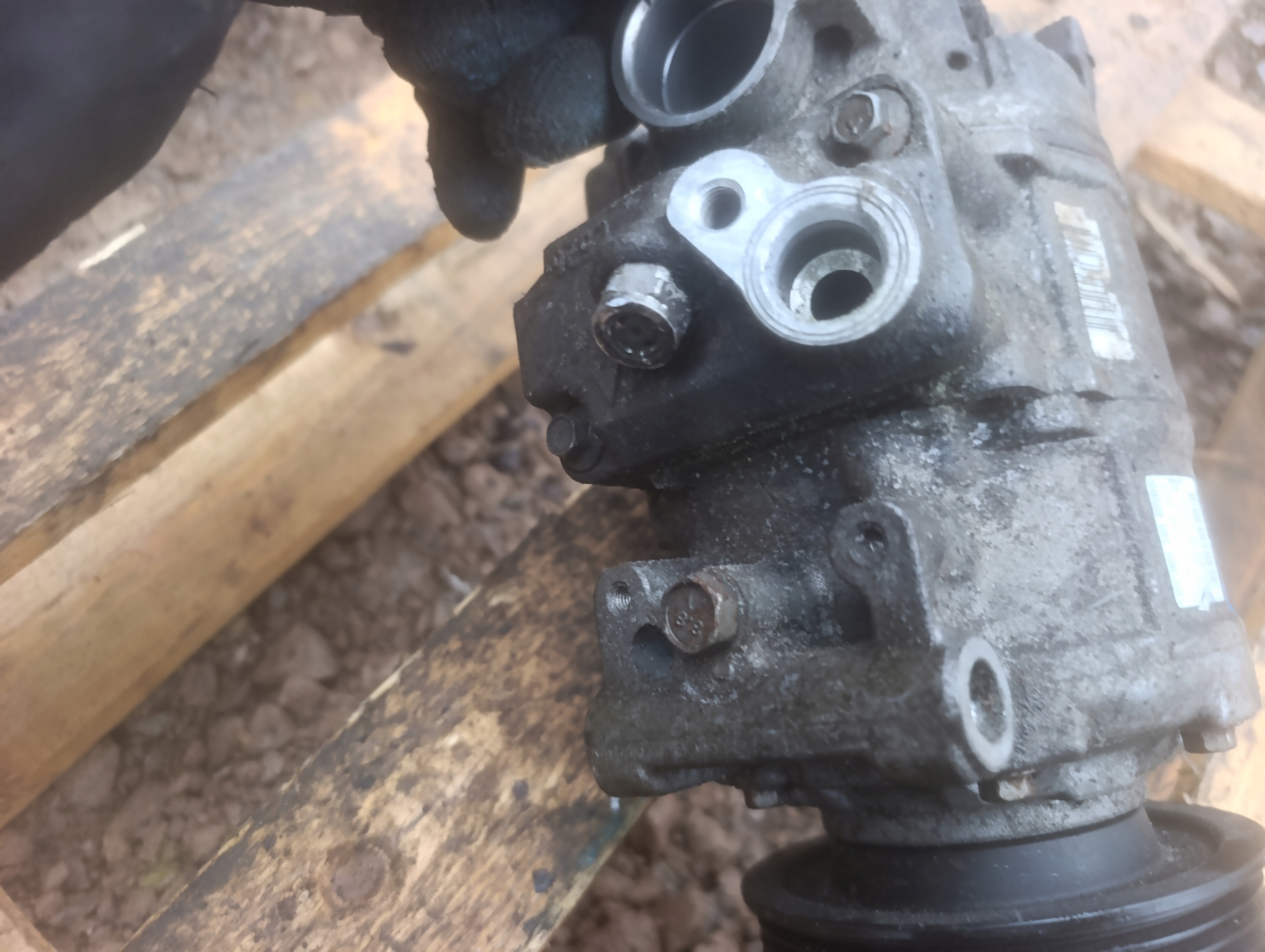 A4 B7 2.0 TFSI kompresor klimatizaci 8E0260805BS