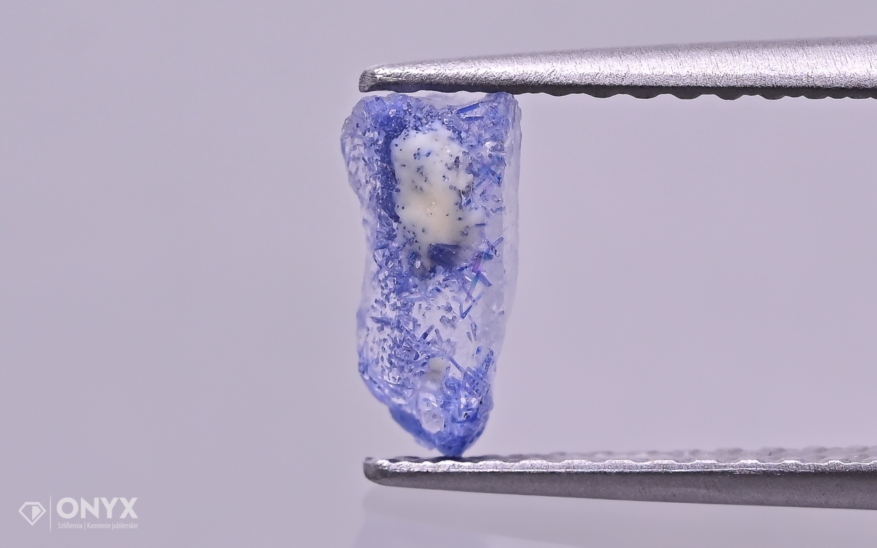 Křemen s dumortierytem přírodní křišťál 7,5x3 mm