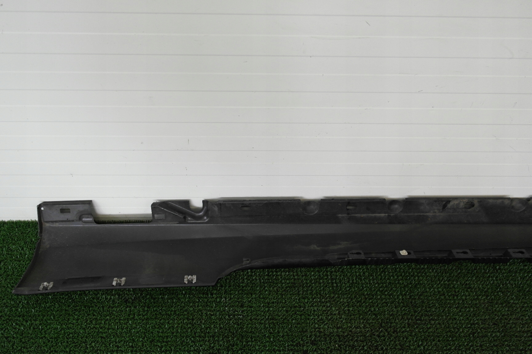 MERCEDES E-KLASA W207 09- moulding threshold right threshold cap LAK 197