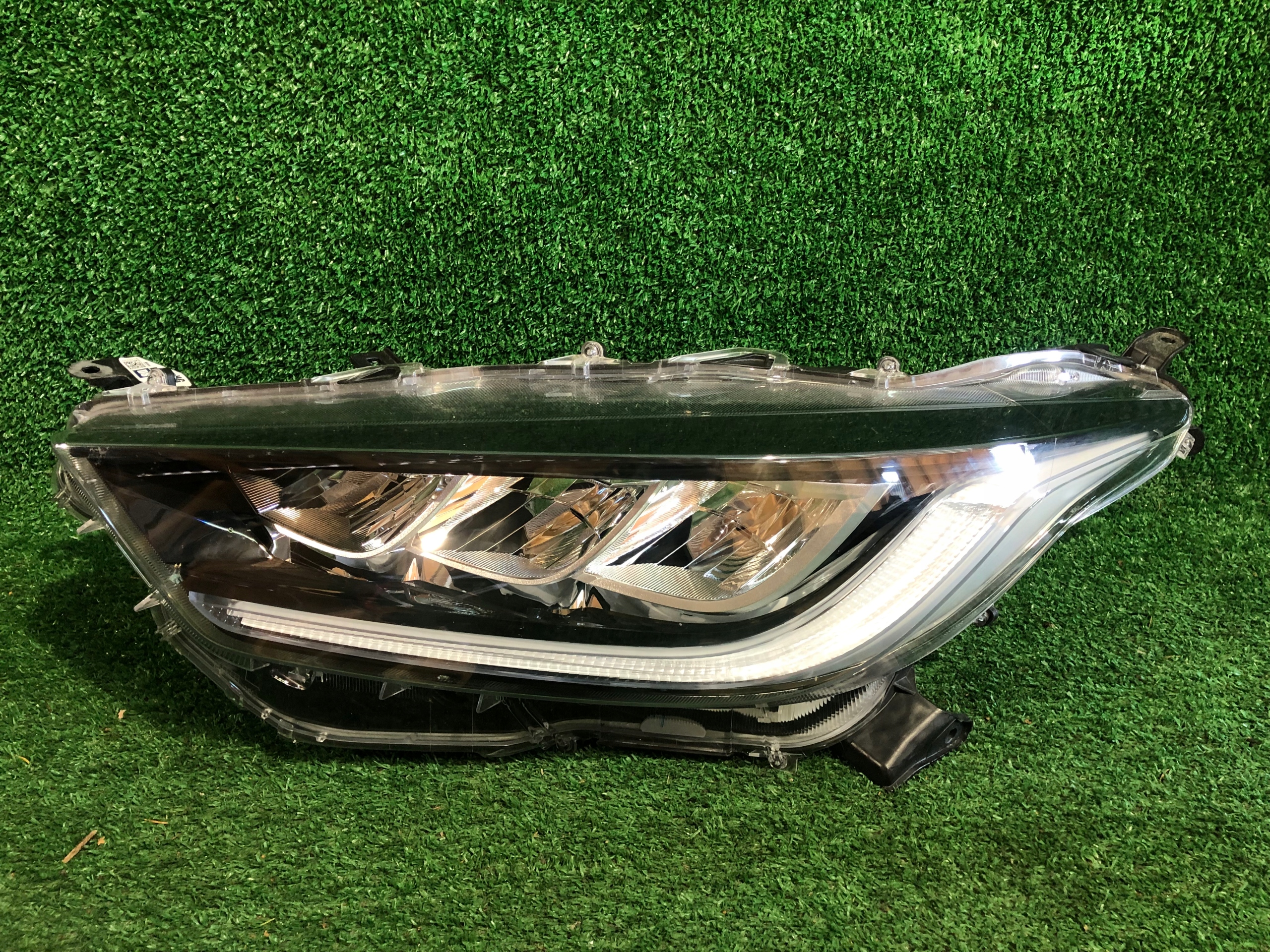 REFLEKTOR left TOYOTA YARIS IV FULL LED