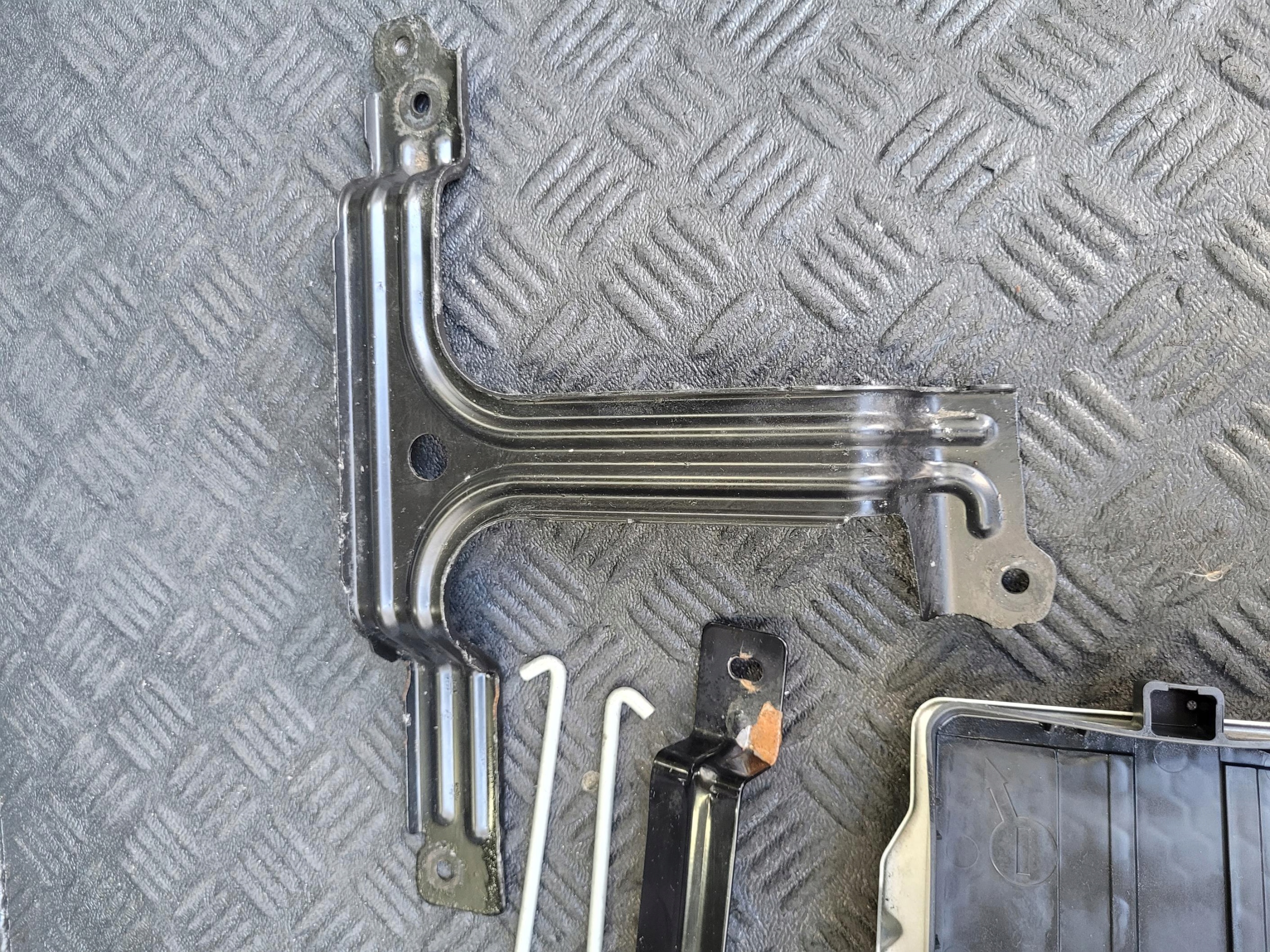 Grundlage Halter AKUMULATORA 648947341R DACIA SPRING