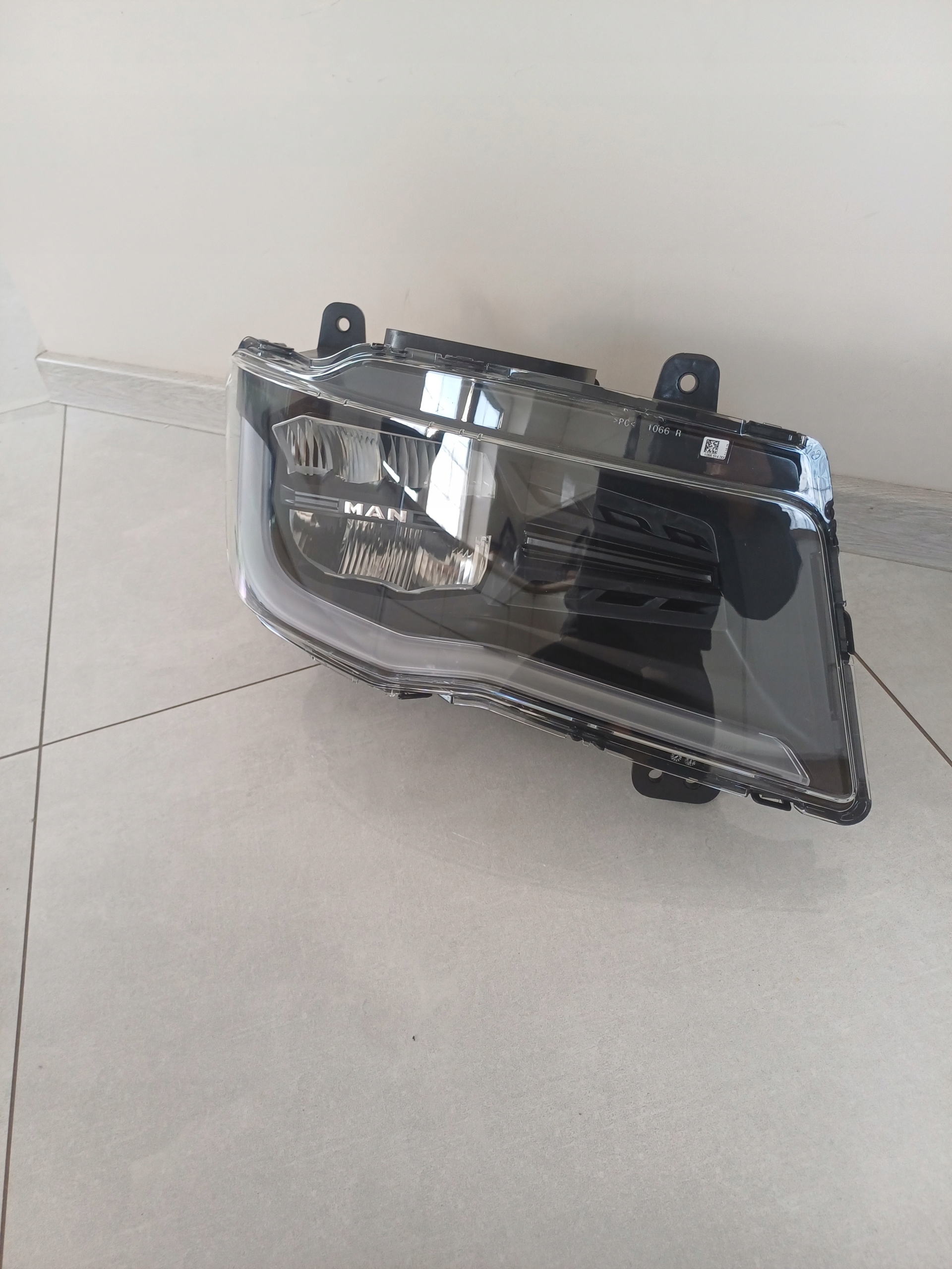 light right front front MAN TGX TGS TGM FULL LED 8125101-6822