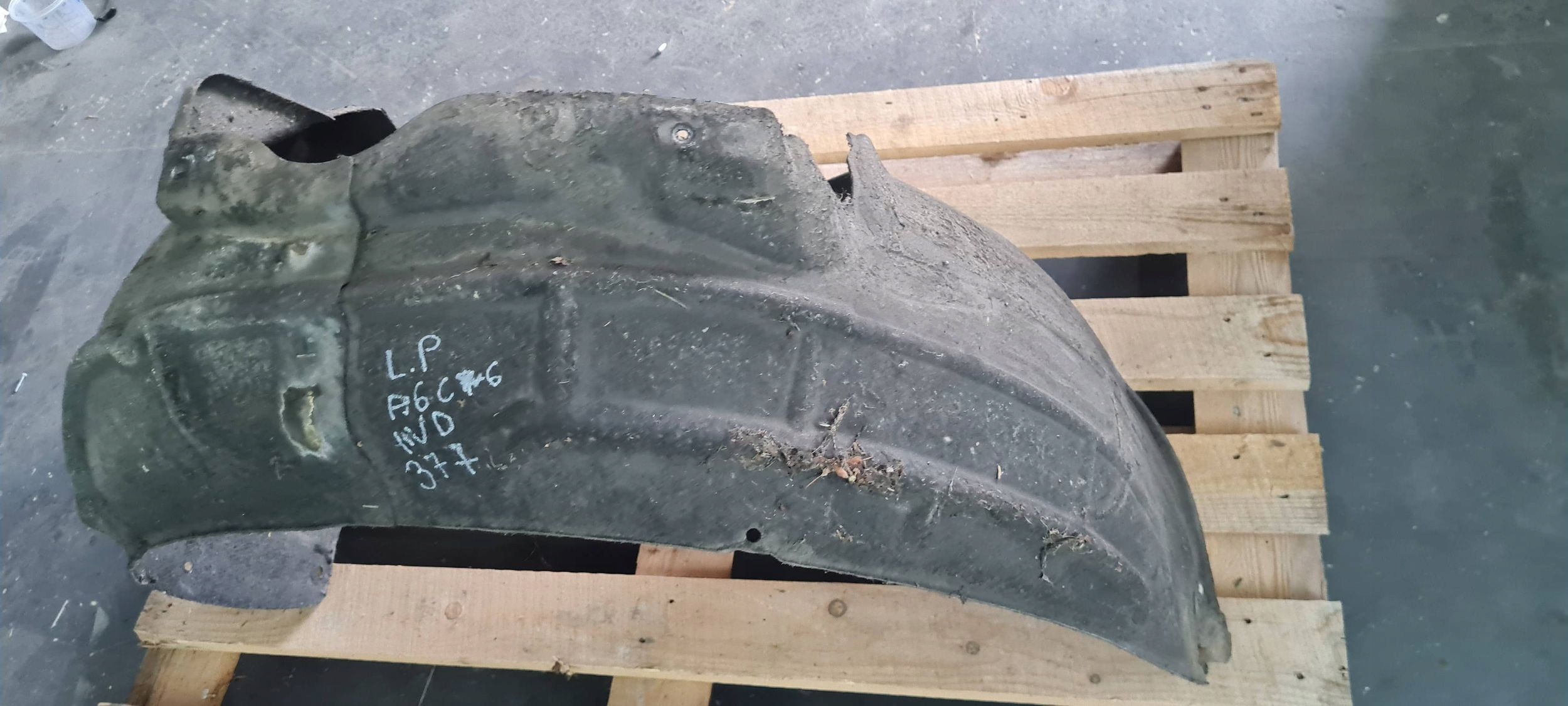 A6 C6 LIFT belsösárvédö bal bal eleje elsö MATERIAL