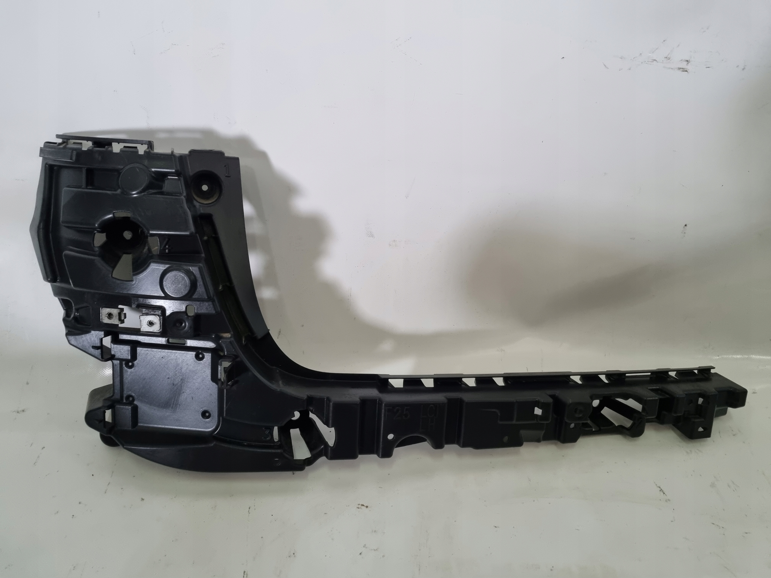 7338757 - BMW X3 F25 LCI ліве кріплення бампера