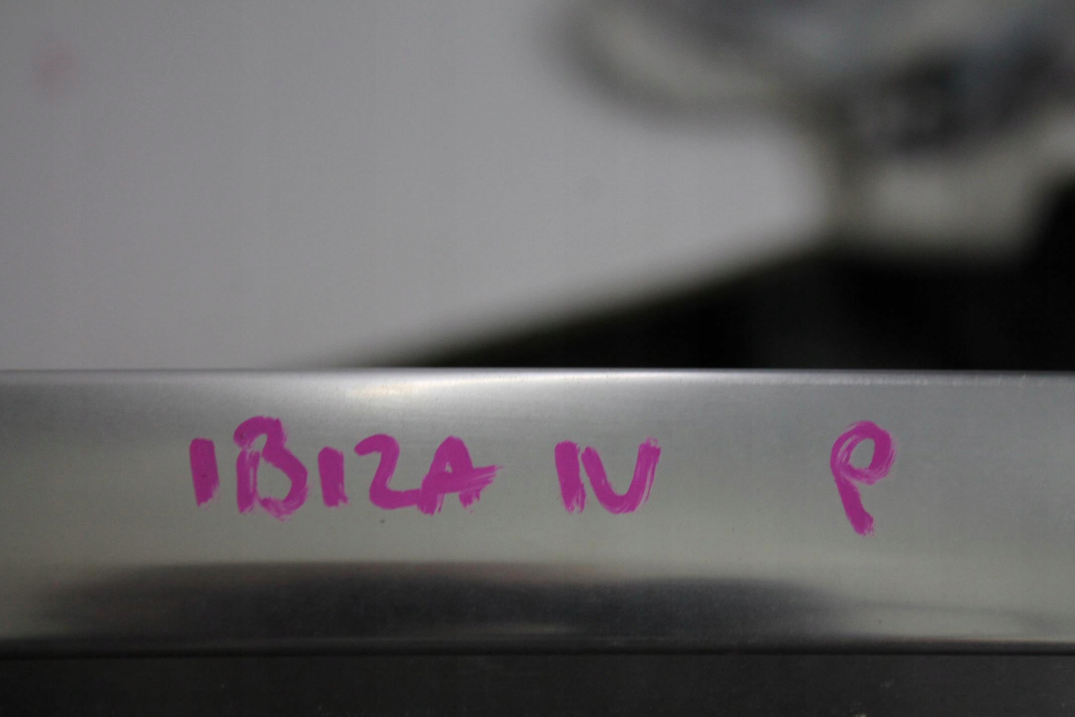 RELING LISTWA DACHOWA PRAWA 6J8860022A IBIZA IV Car type Passenger cars