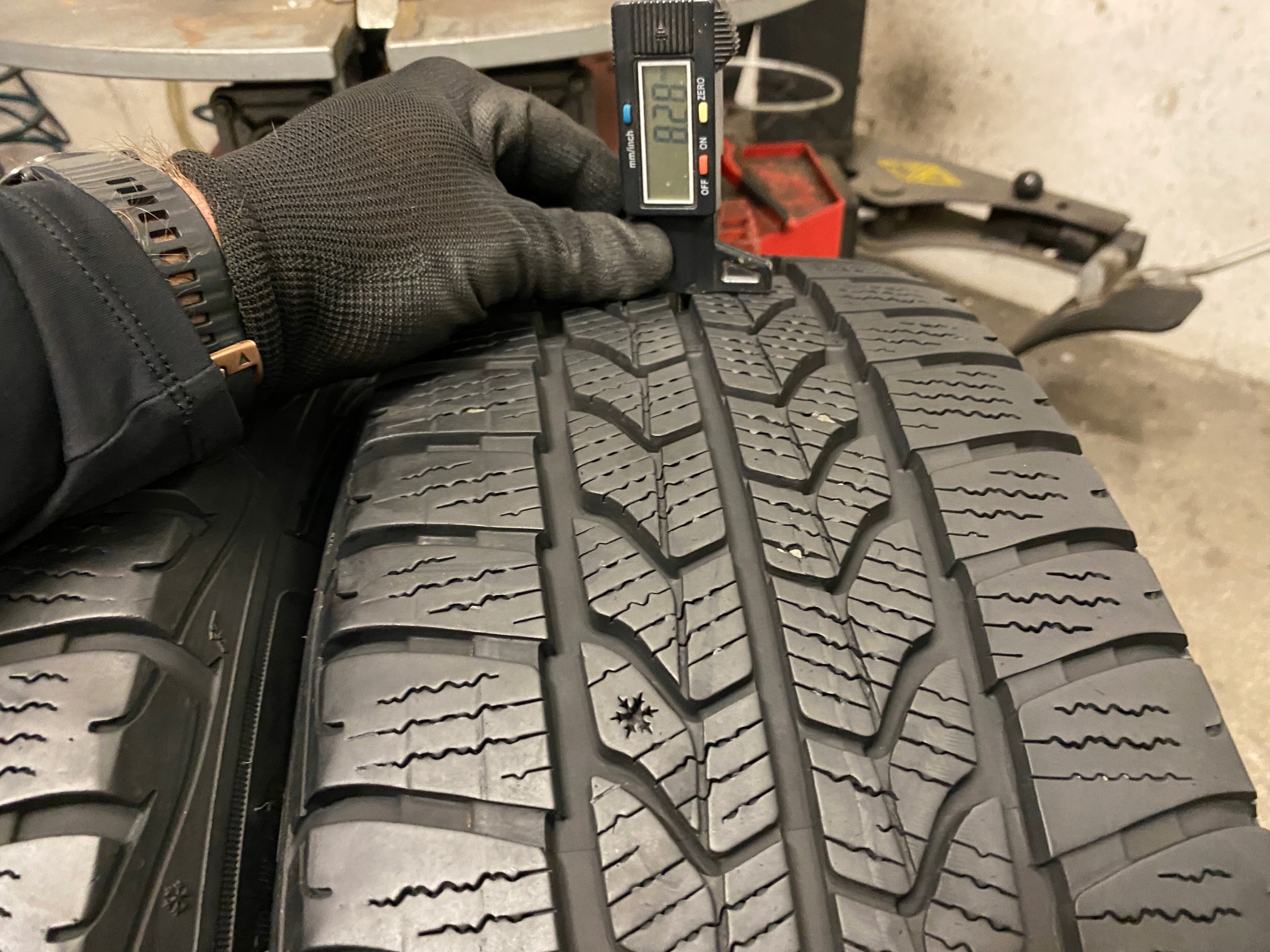 2 tyres winter 215/60R17C Goodyear UltraGrip Cargo 8mm