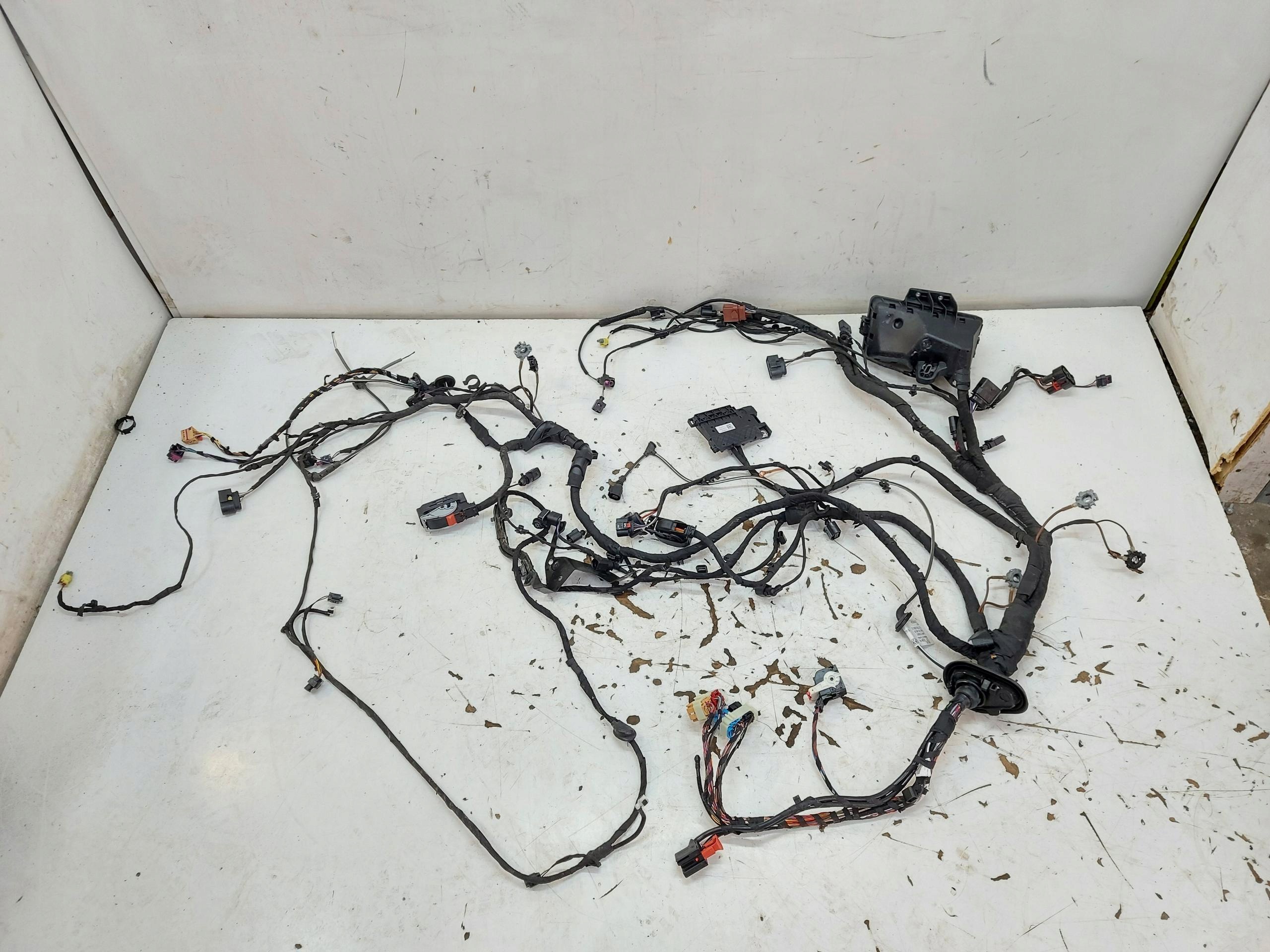 VW ID4 11A , 2024r SUV 5D bundle komory of the engine 1EA937548A