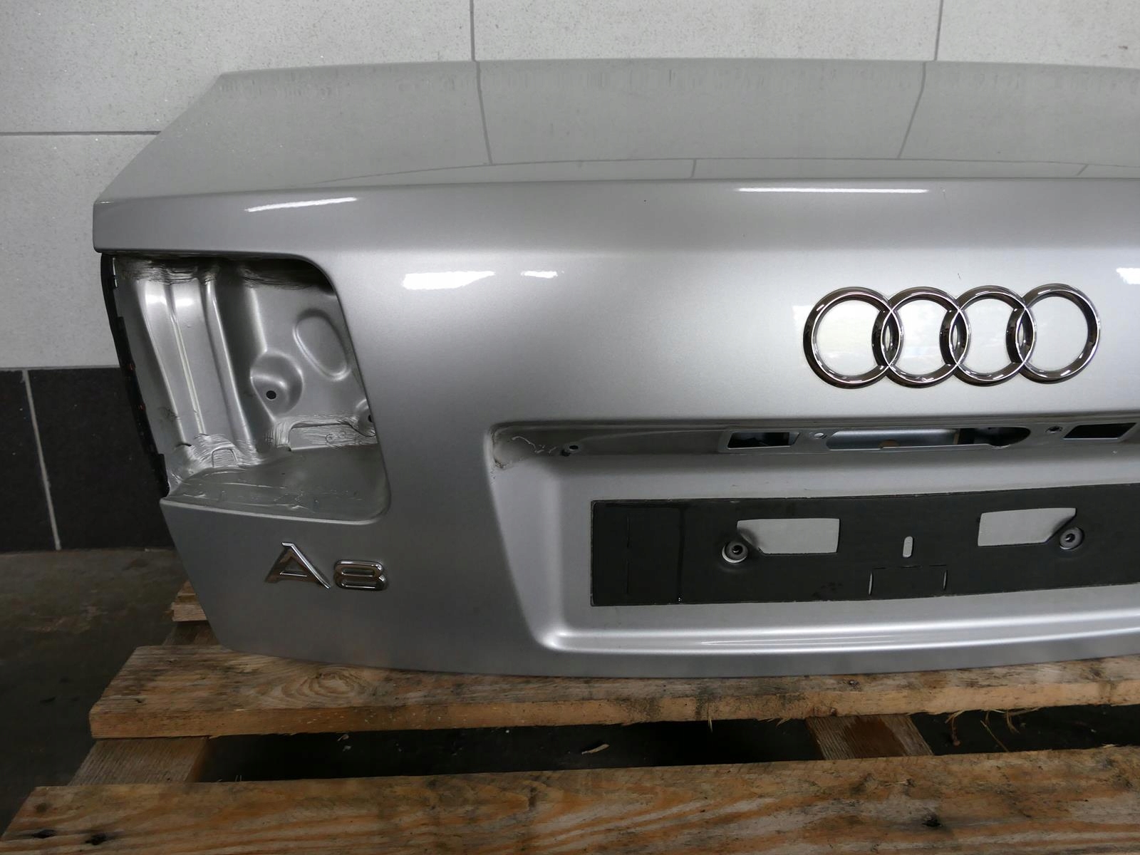AUDI A8 D3 and LIFT trunk door boot rear part LY7W