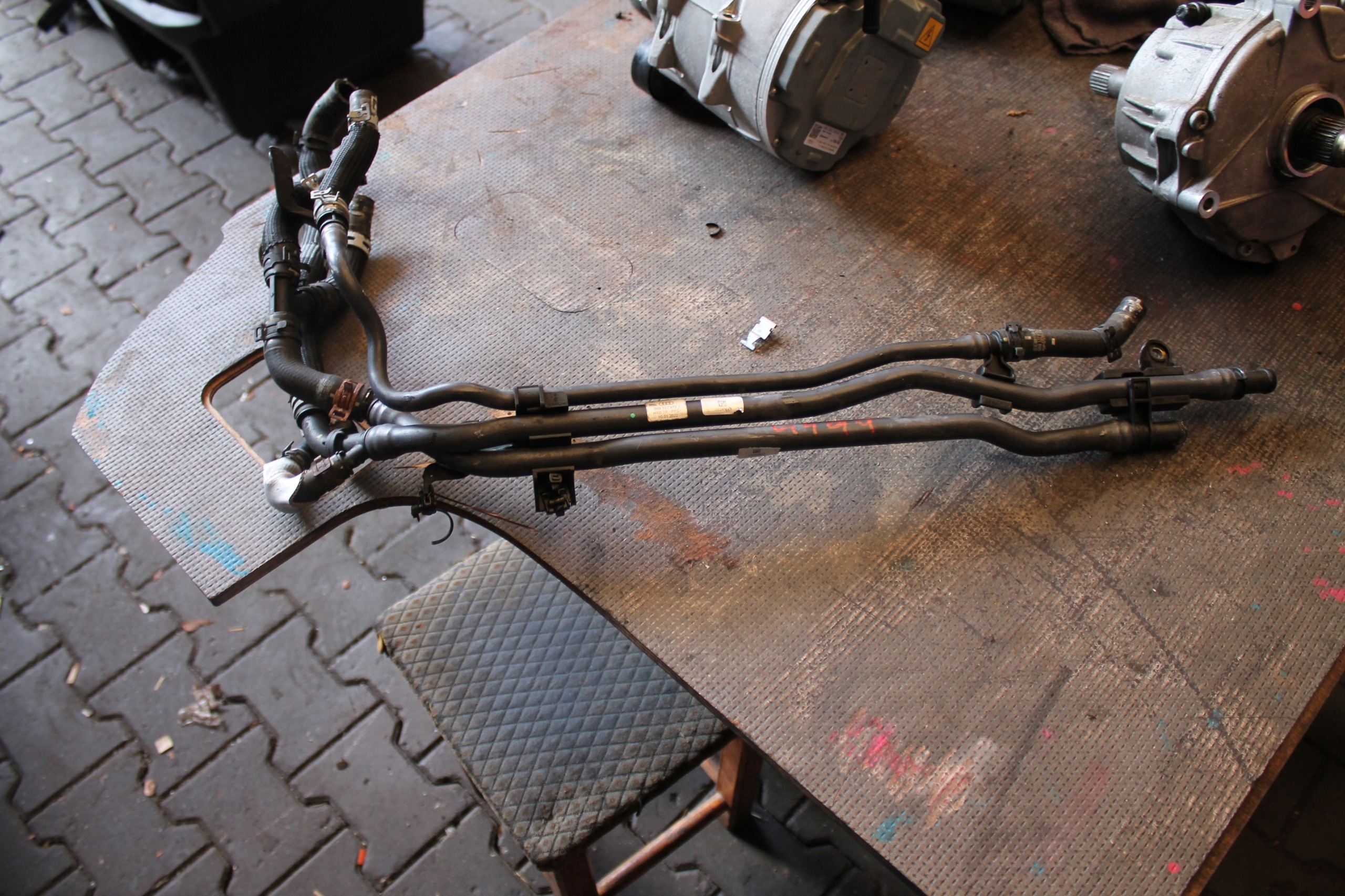 4499. pipe hose WODNY AUDI 059122472J