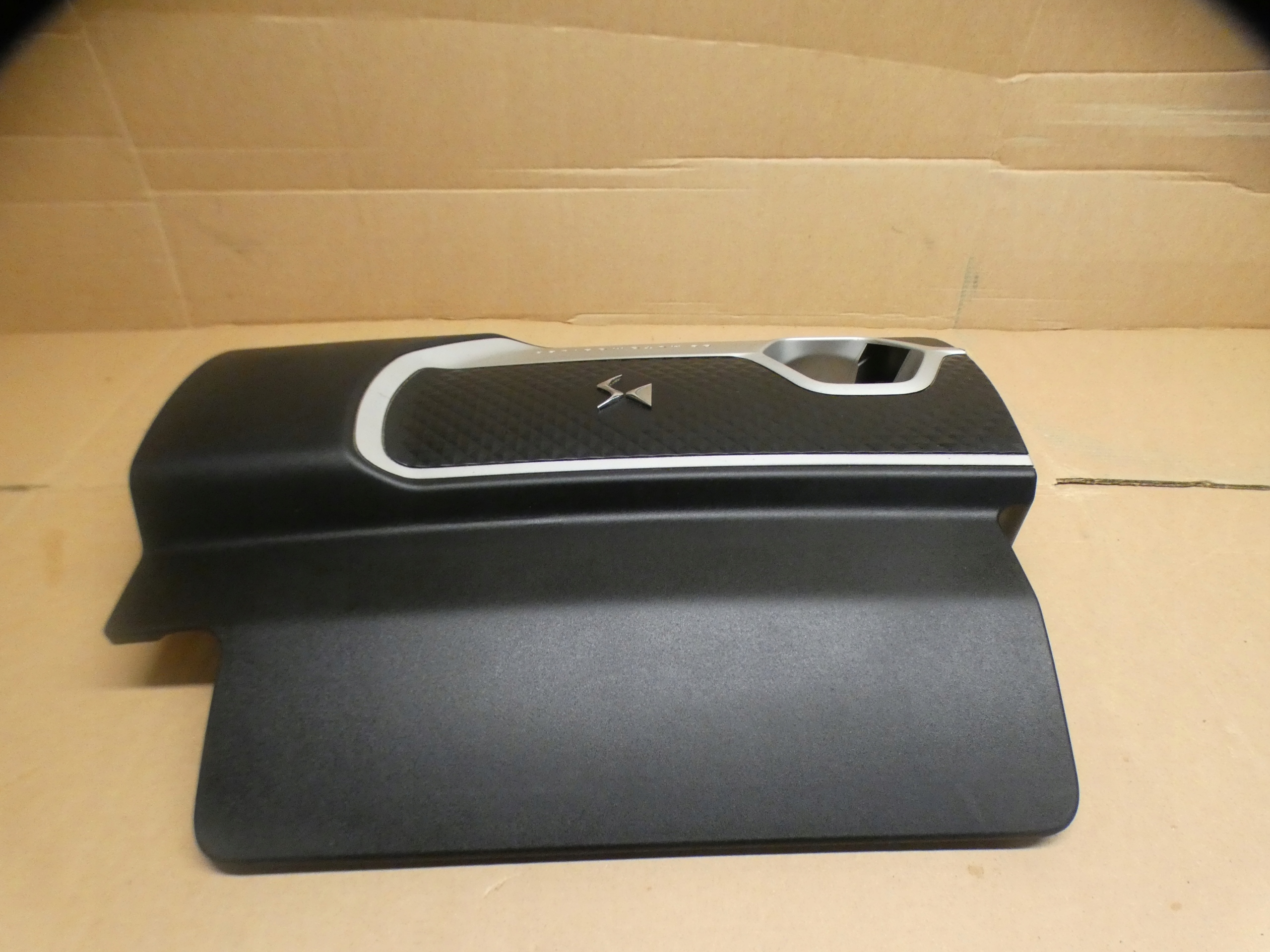 cover for engine CITROEN DS7 9819671180 1,6 THP 2019