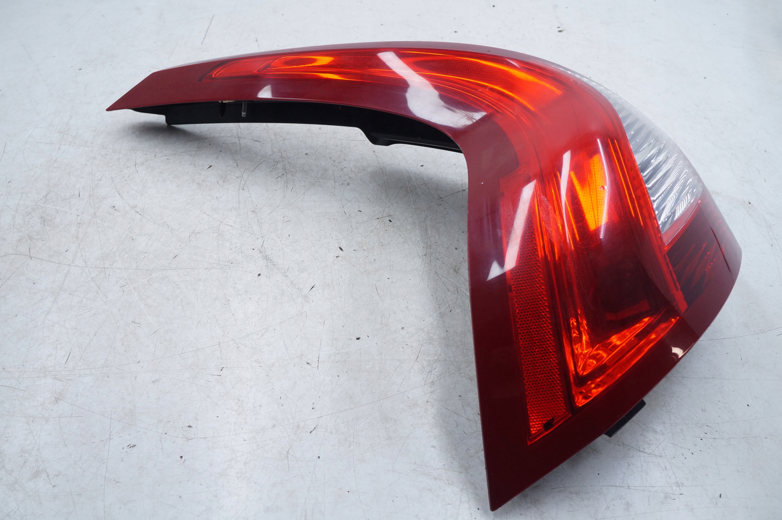 LAMPA TYŁ LEWA TYLNA REFLEKTOR VOLVO XC 60 Numer katalogowy części LAMPA TYŁ LEWA TYLNA REFLEKTOR VOLVO XC 60