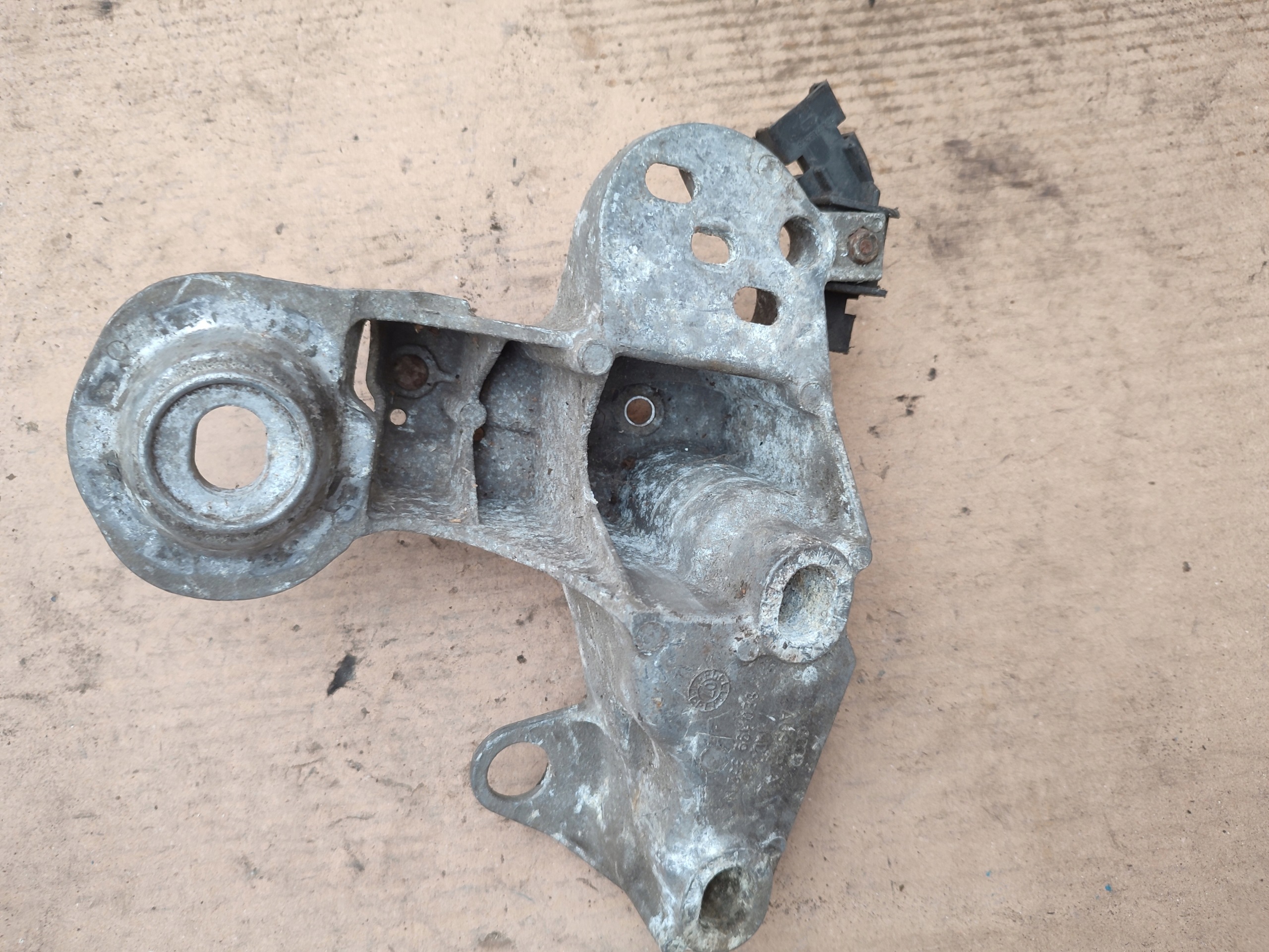 engine mount AUDI A4 B7 2.0 TFSI 8E0199352N
