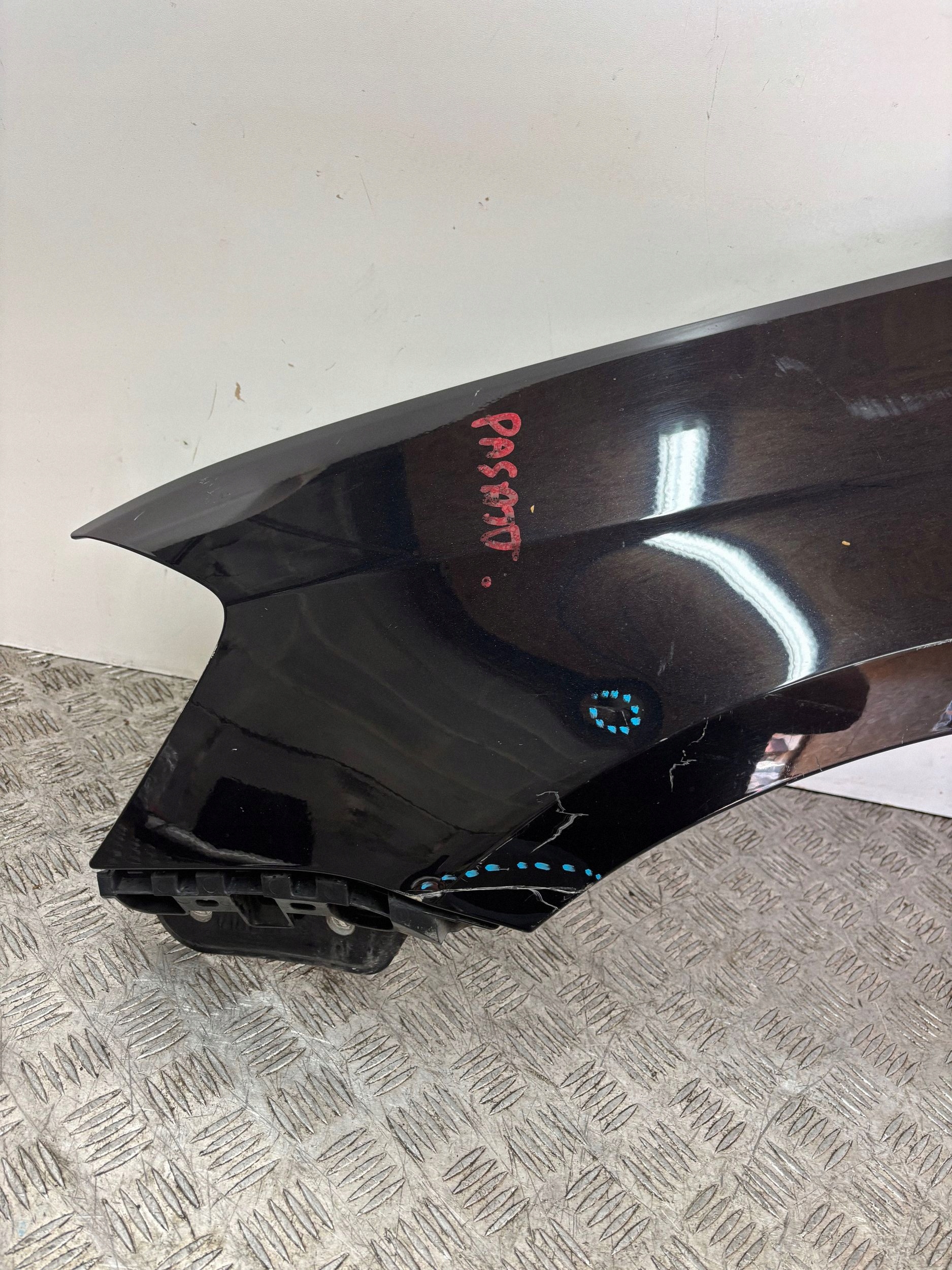 fender front front left VW PASSAT B7