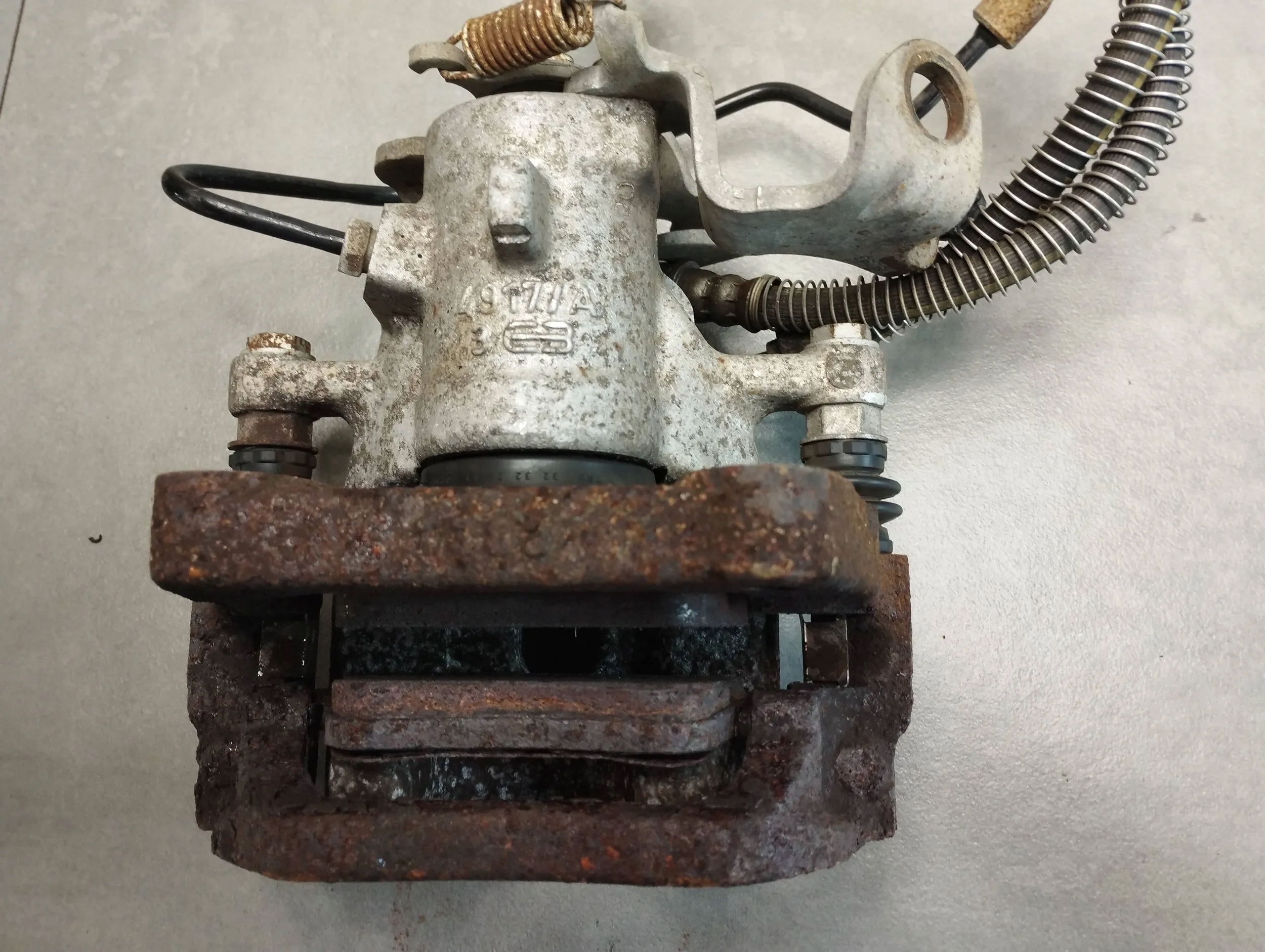 Peugeot 3008 and caliper left rear part TRW
