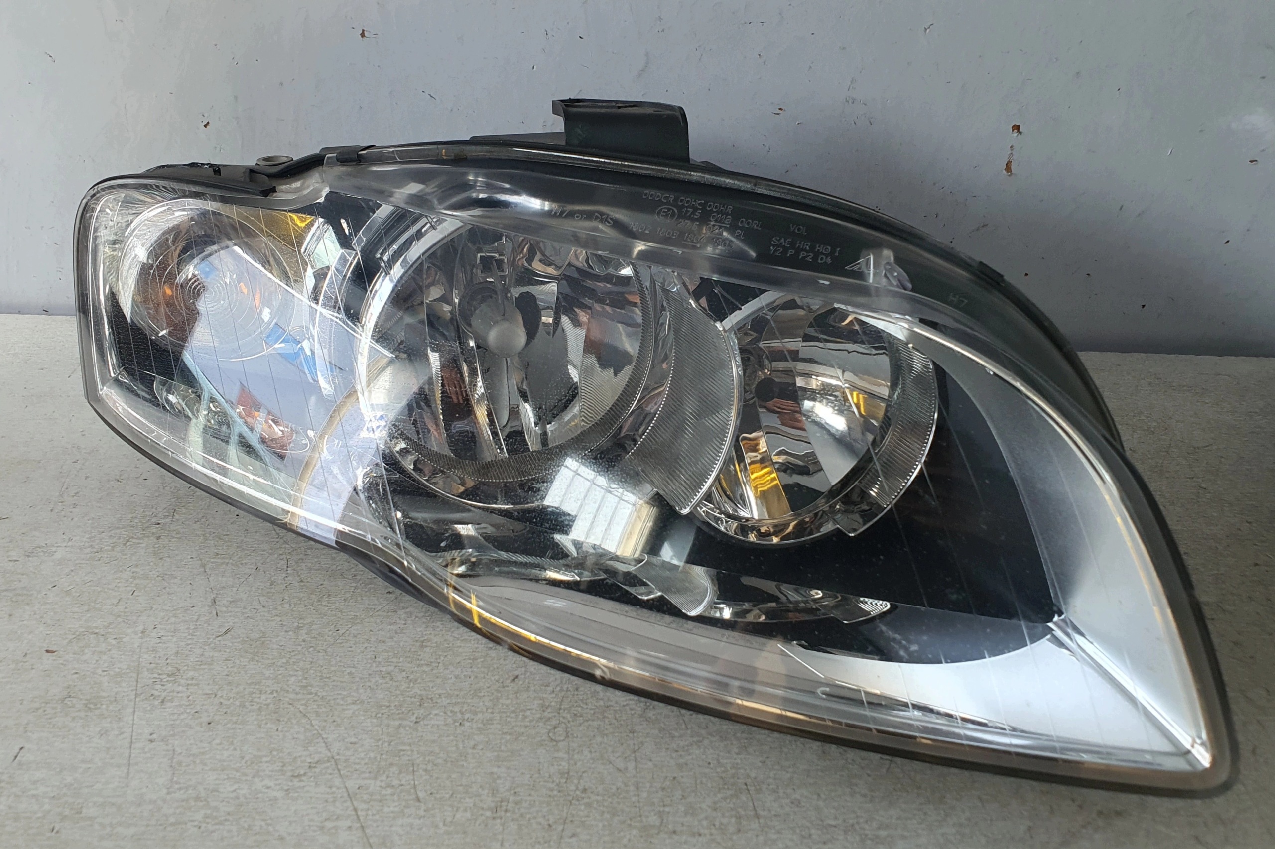 AUDI A4 B7 04-08 light right front EUROPA original 8E0941004BK