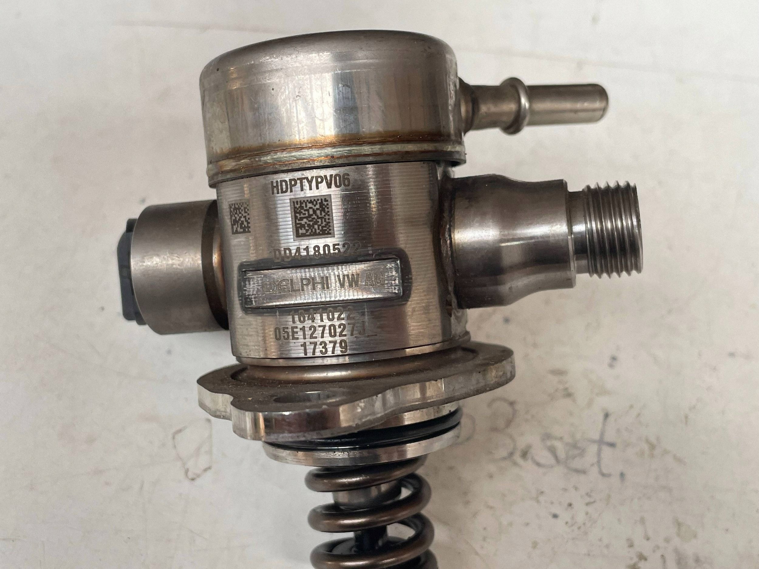 Einspritzpumpe VOLKSWAGEN T-ROC 05E127027J @M