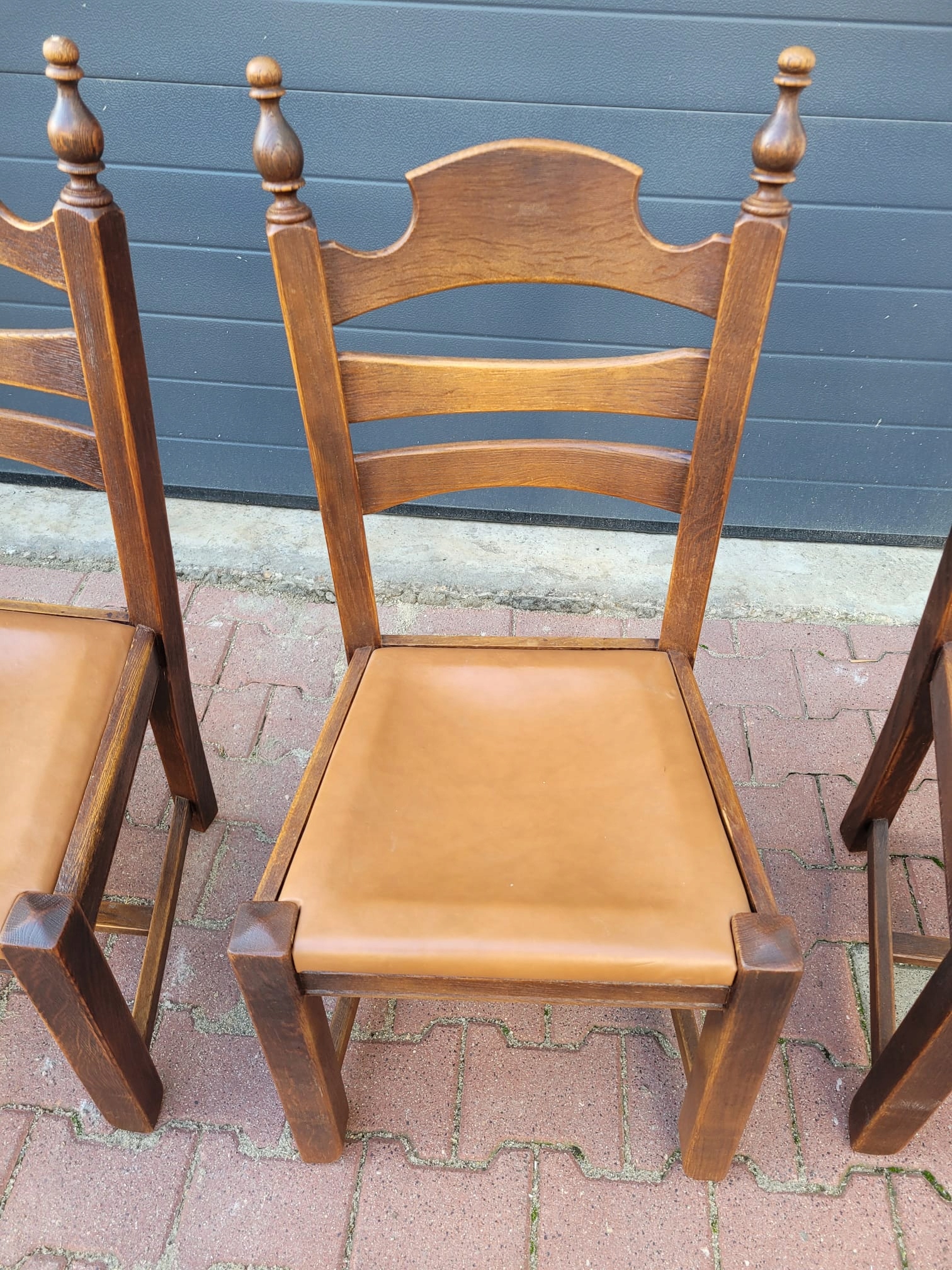 Cztery dębowe krzesła Marka bez marki